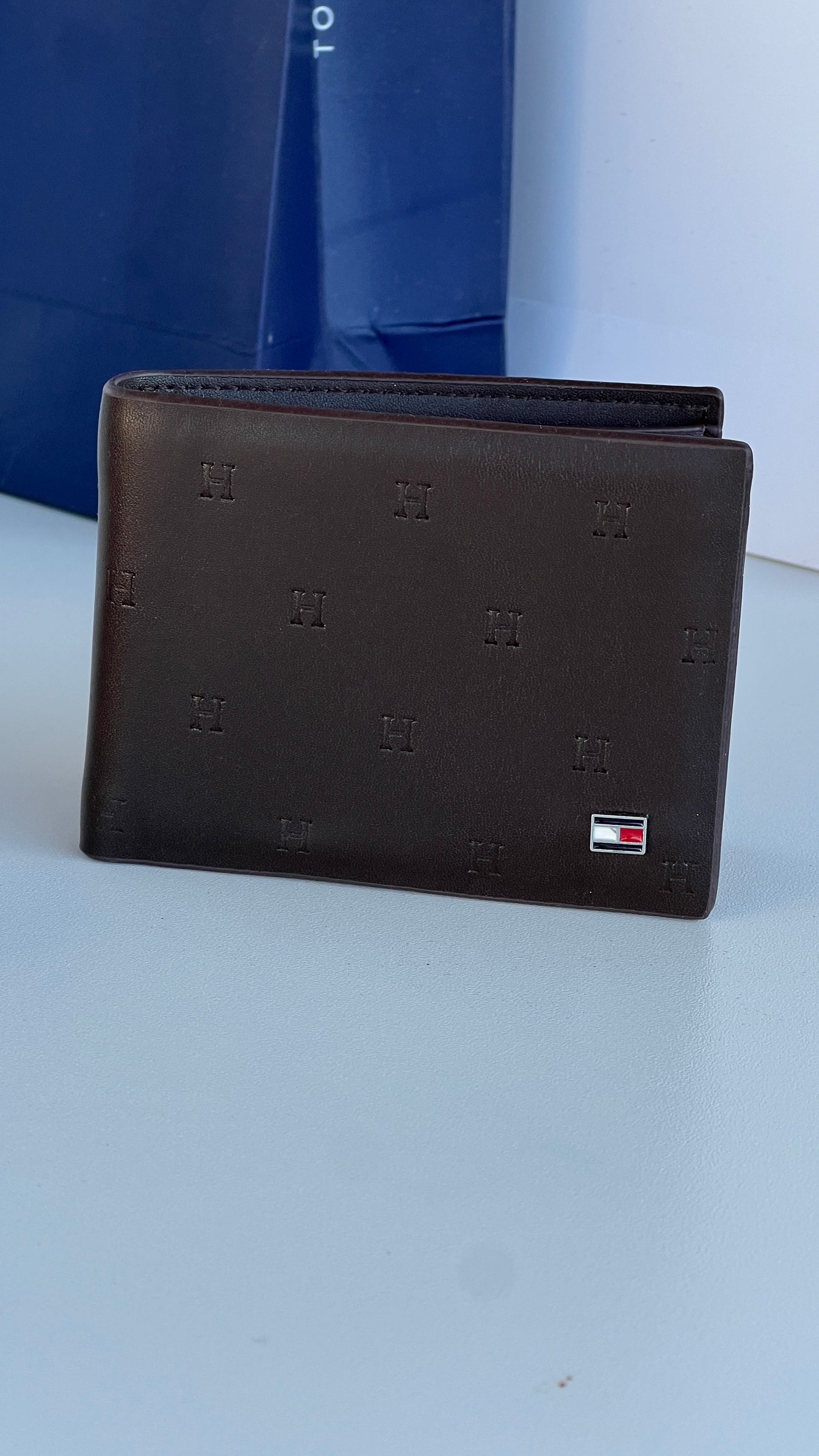 Tommy Hilfiger Leather Bifold Wallet – Premium Gift Packaging Included