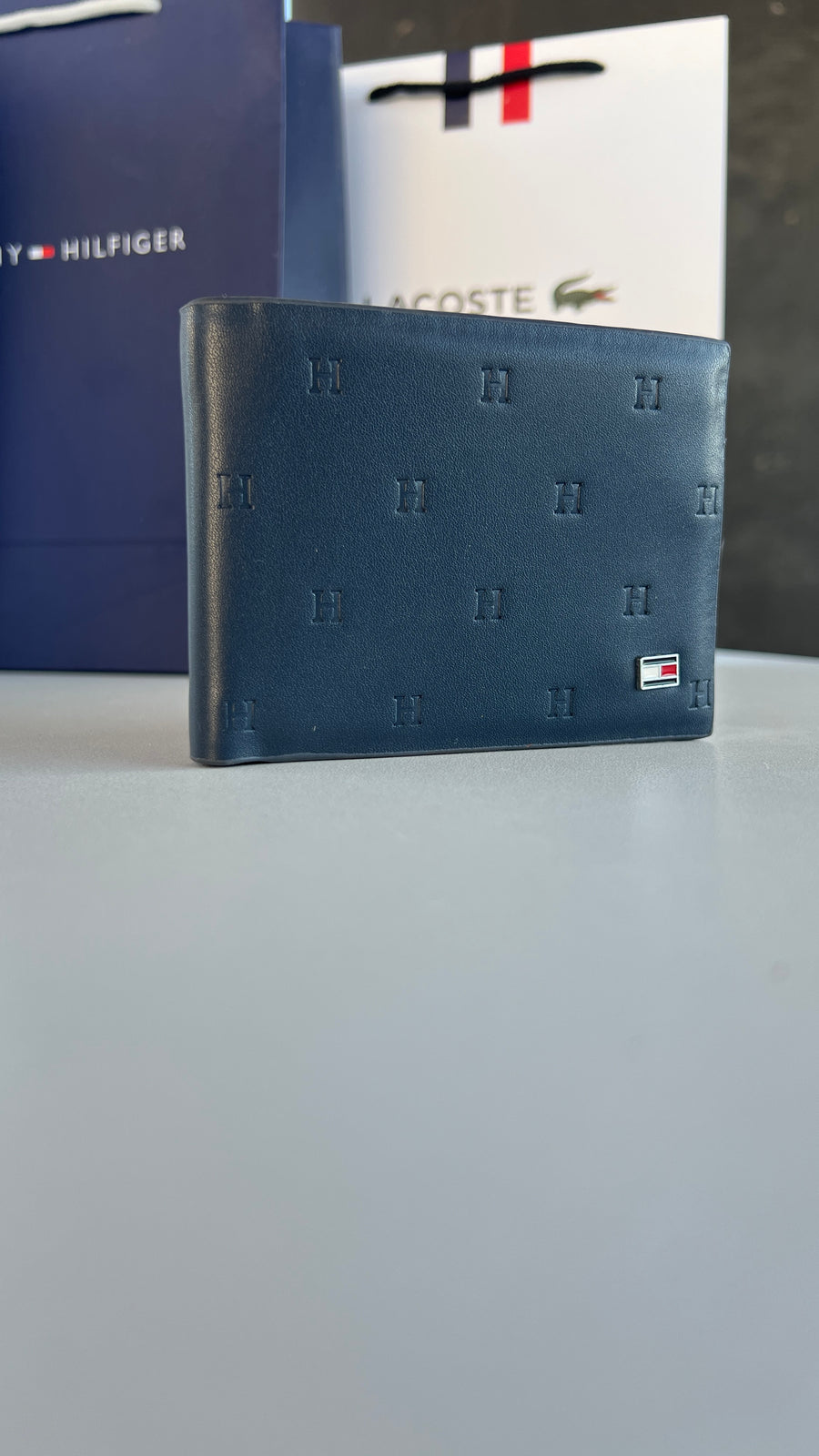 Tommy Hilfiger Leather Bifold Wallet – Premium Gift Packaging Included