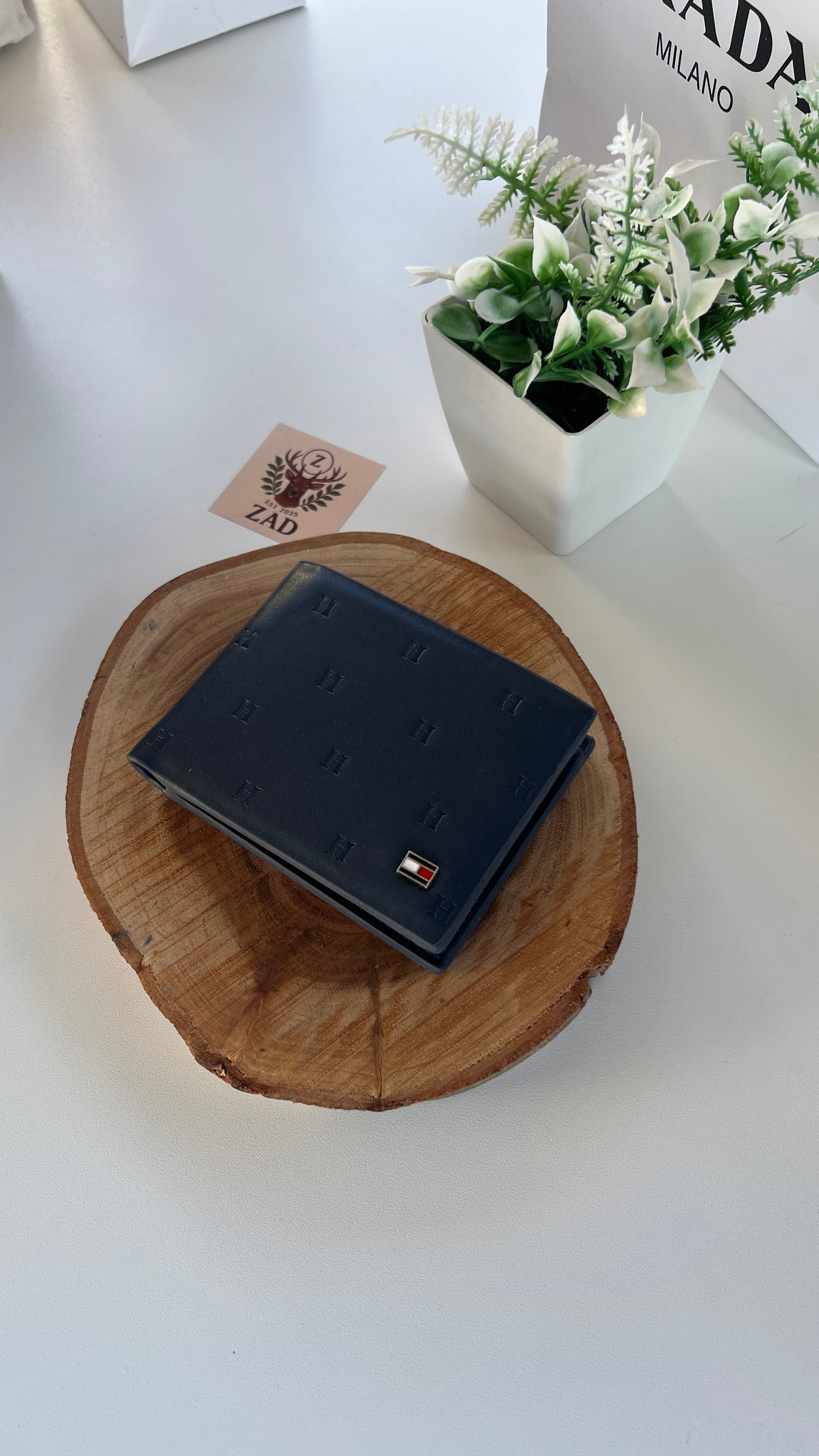 Tommy Hilfiger Leather Bifold Wallet – Premium Gift Packaging Included