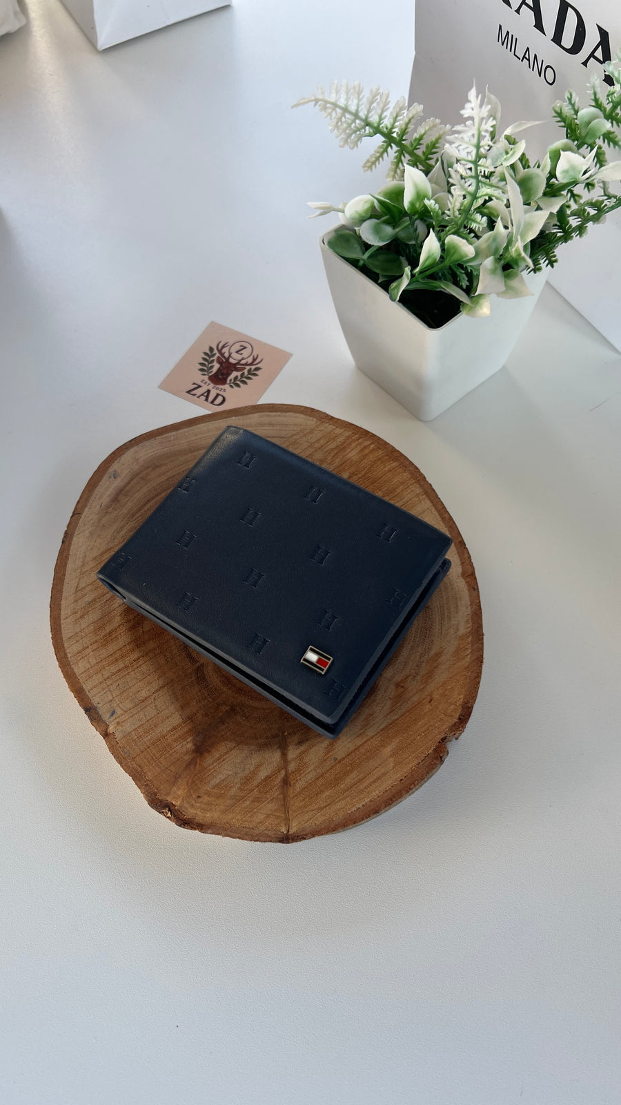Tommy Hilfiger Leather Bifold Wallet – Premium Gift Packaging Included