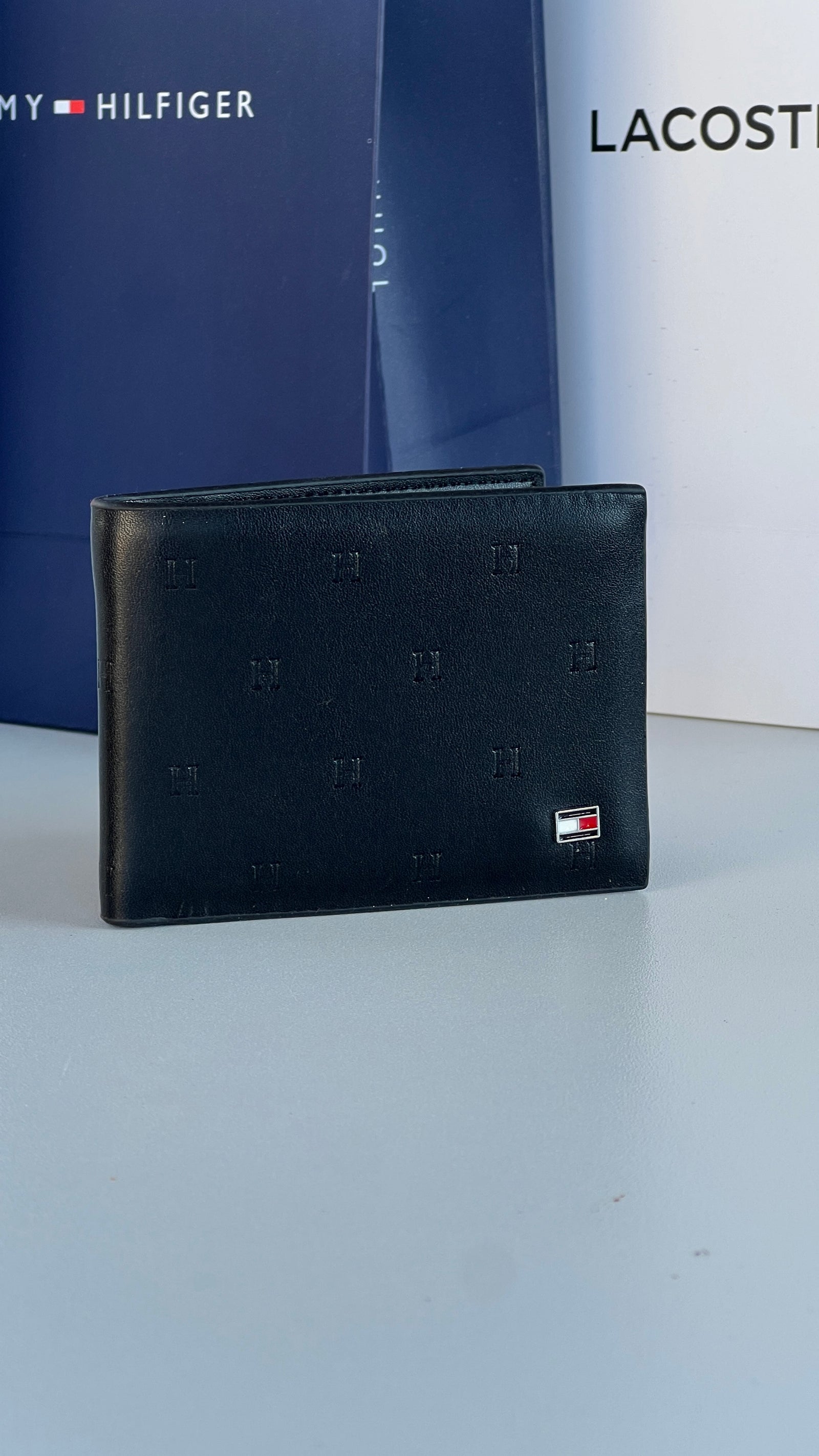 Tommy Hilfiger Leather Bifold Wallet – Premium Gift Packaging Included