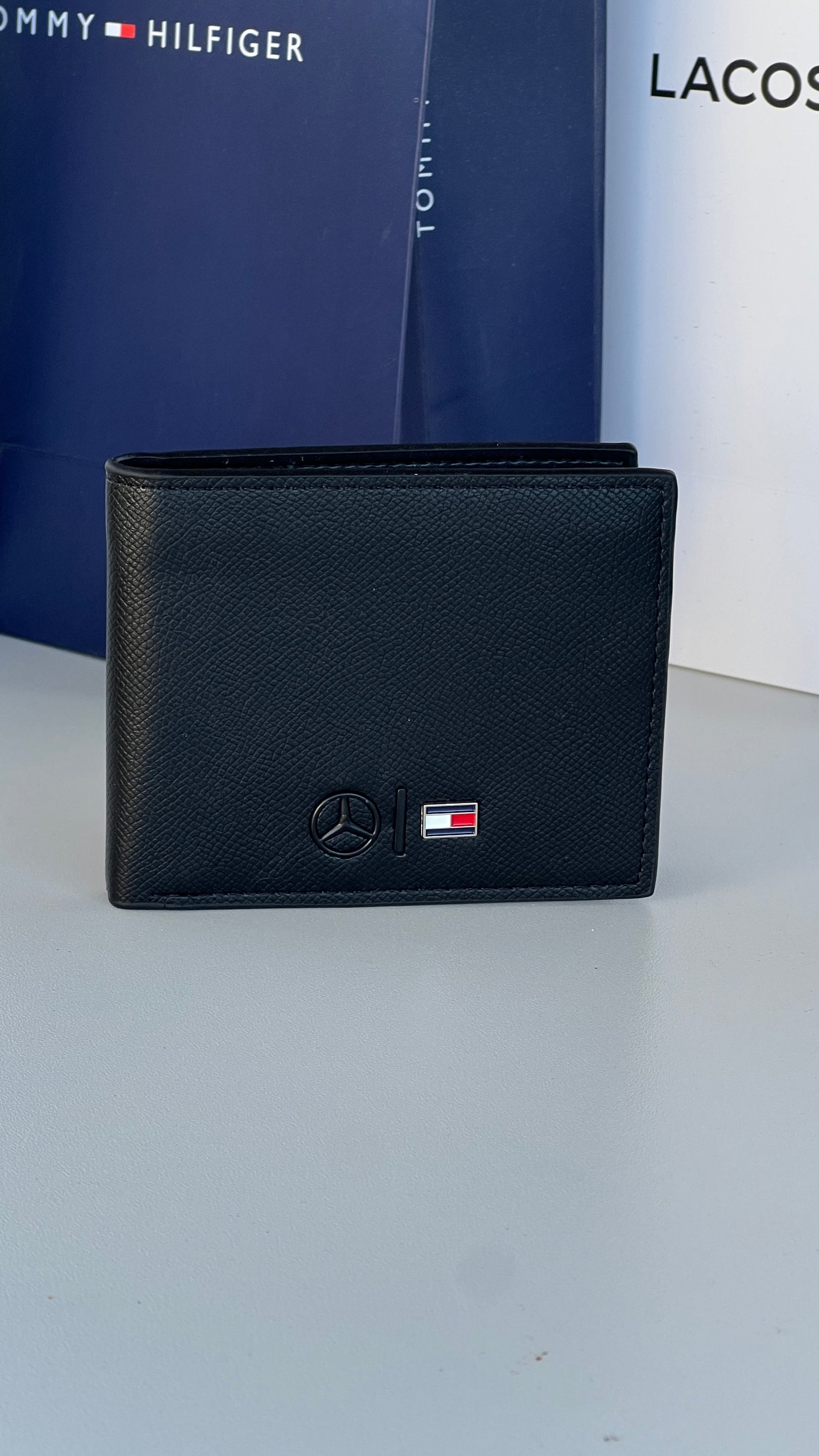 Tommy Hilfiger Leather Bifold Wallet – Premium Gift Packaging Included