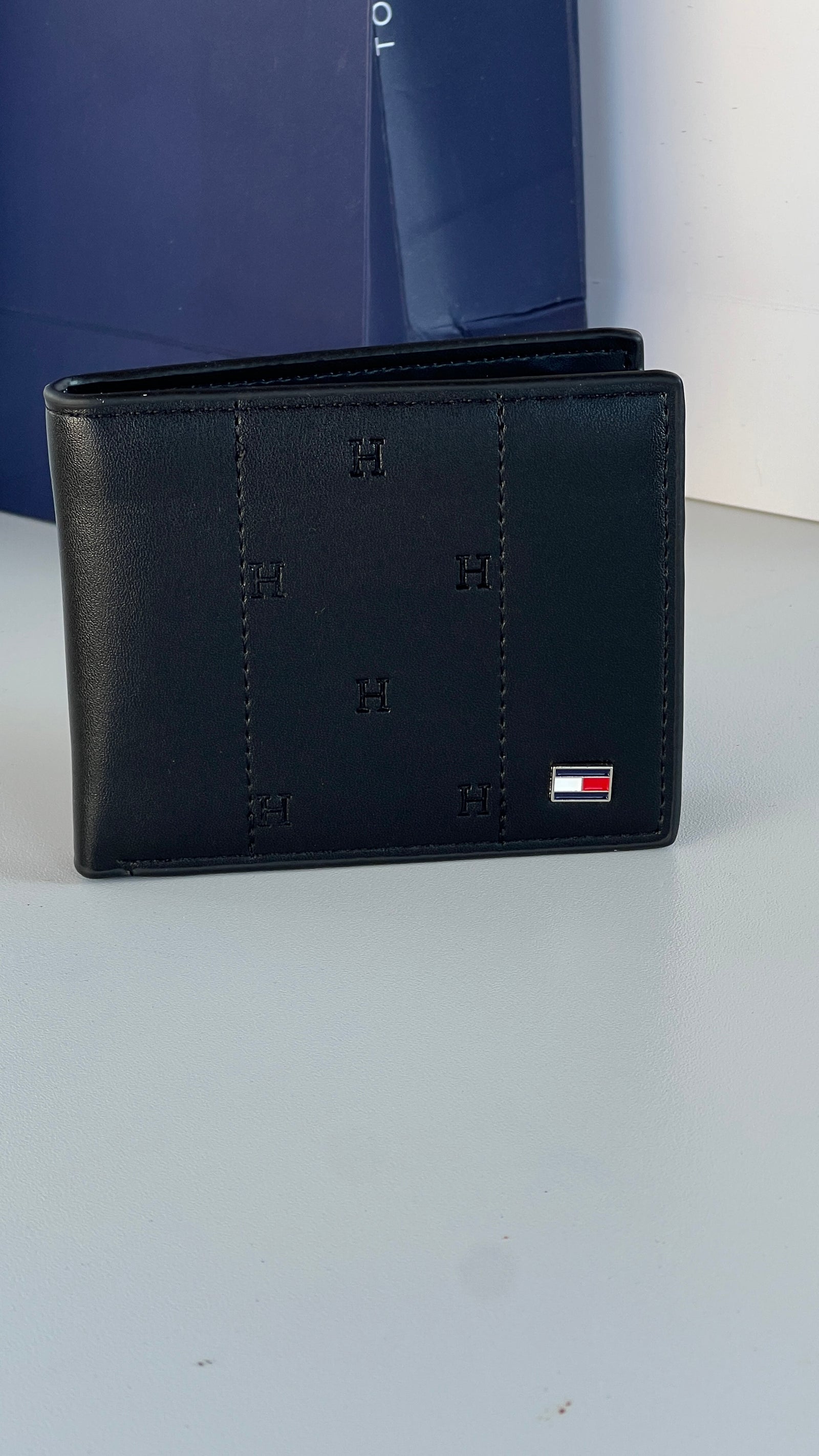 Tommy Hilfiger Leather Bifold Wallet – Premium Gift Packaging Included