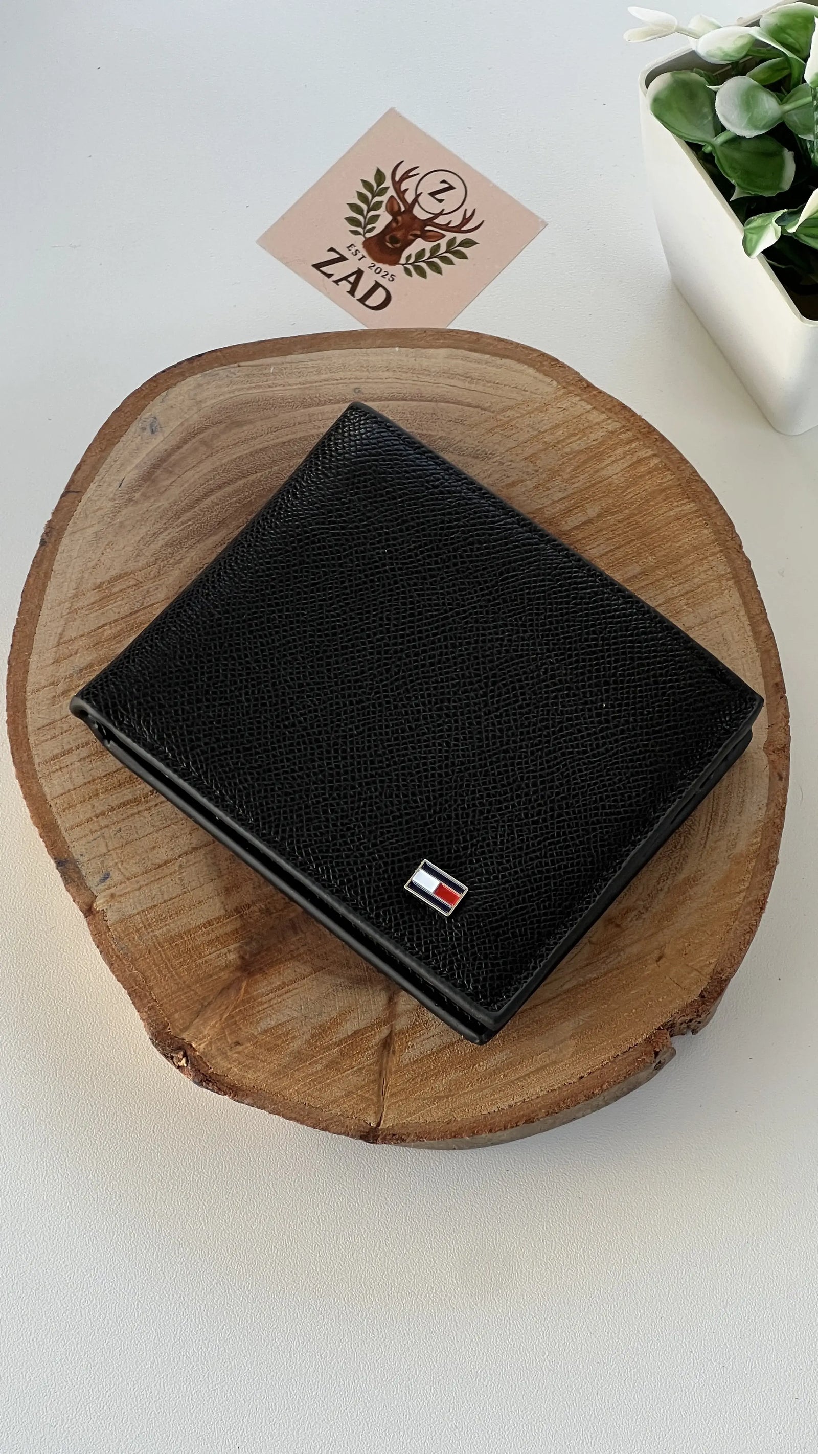 Tommy Hilfiger Leather bifold Wallet – Premium Gift Packaging Included