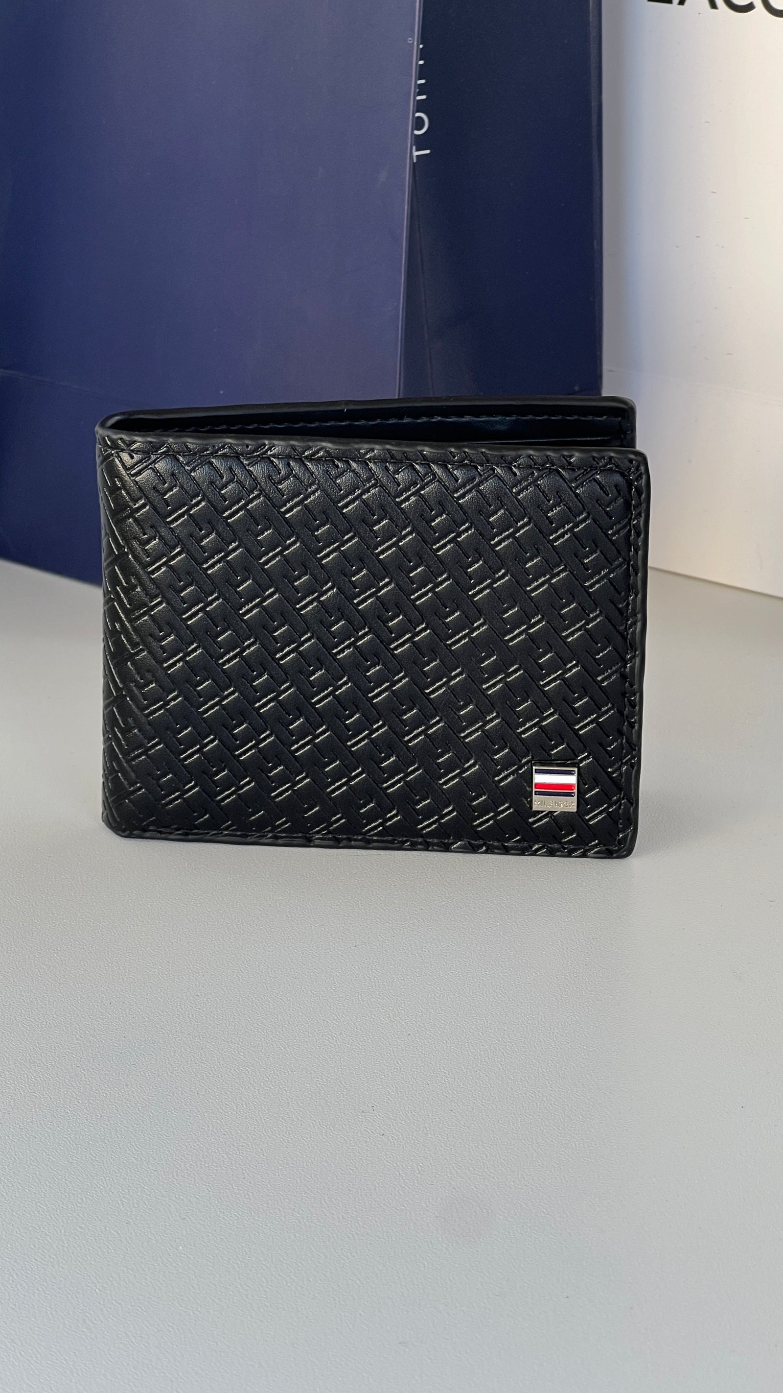 Tommy Hilfiger Leather Bifold Wallet – Premium Gift Packaging Included