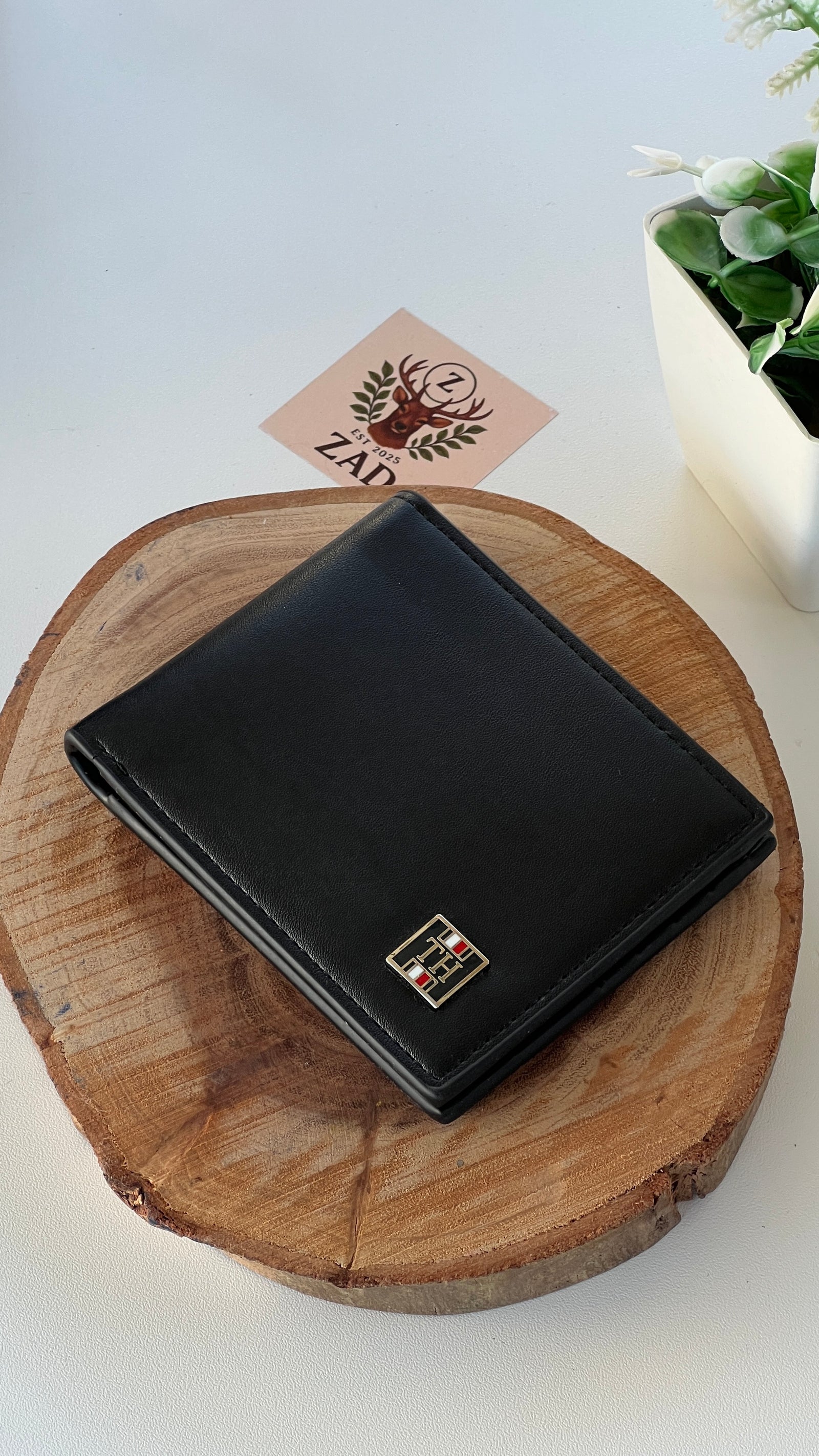 Tommy Hilfiger Leather Bifold Wallet – Premium Gift Packaging Included