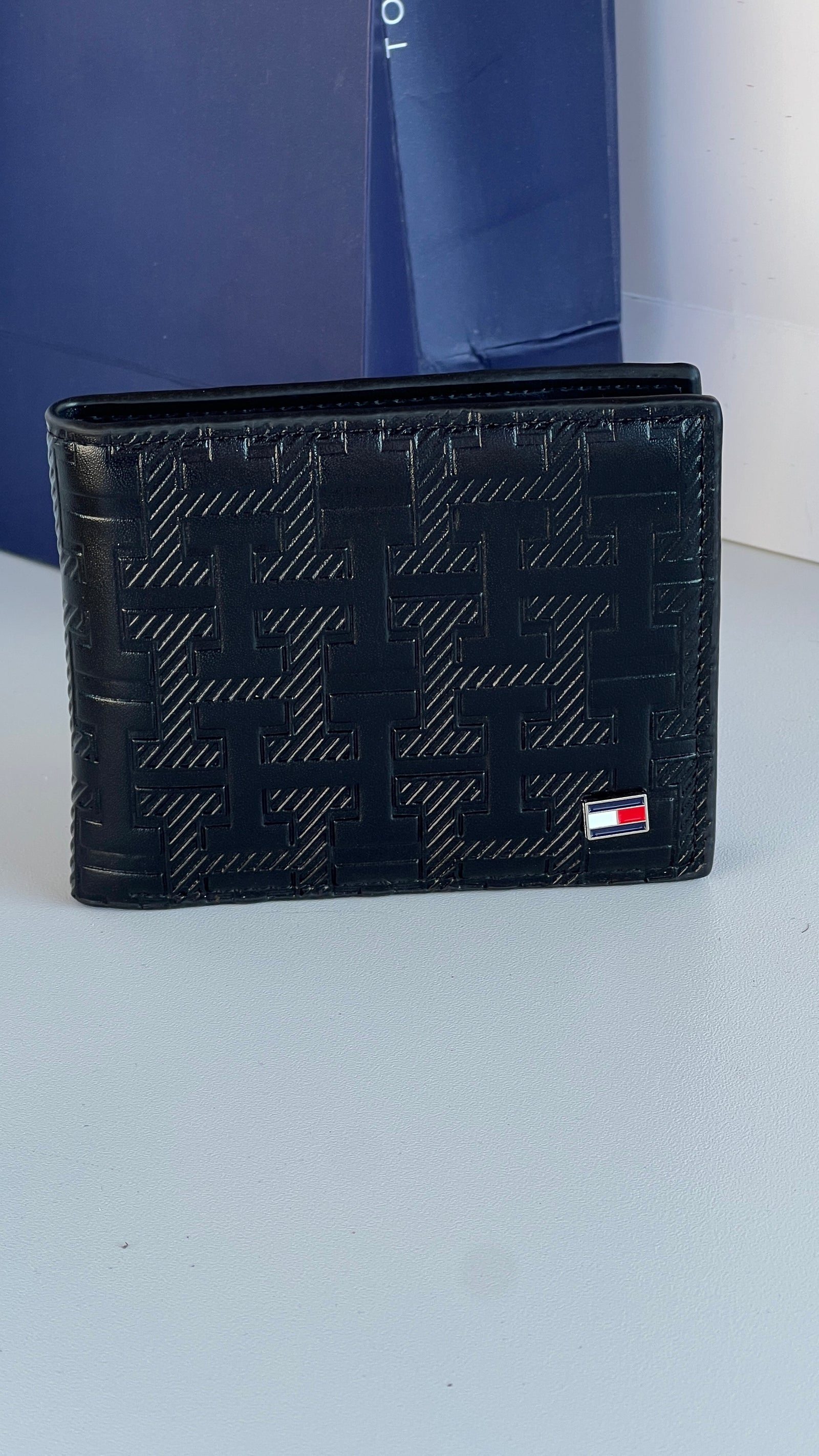 Tommy Hilfiger Leather Bifold Wallet – Premium Gift Packaging Included
