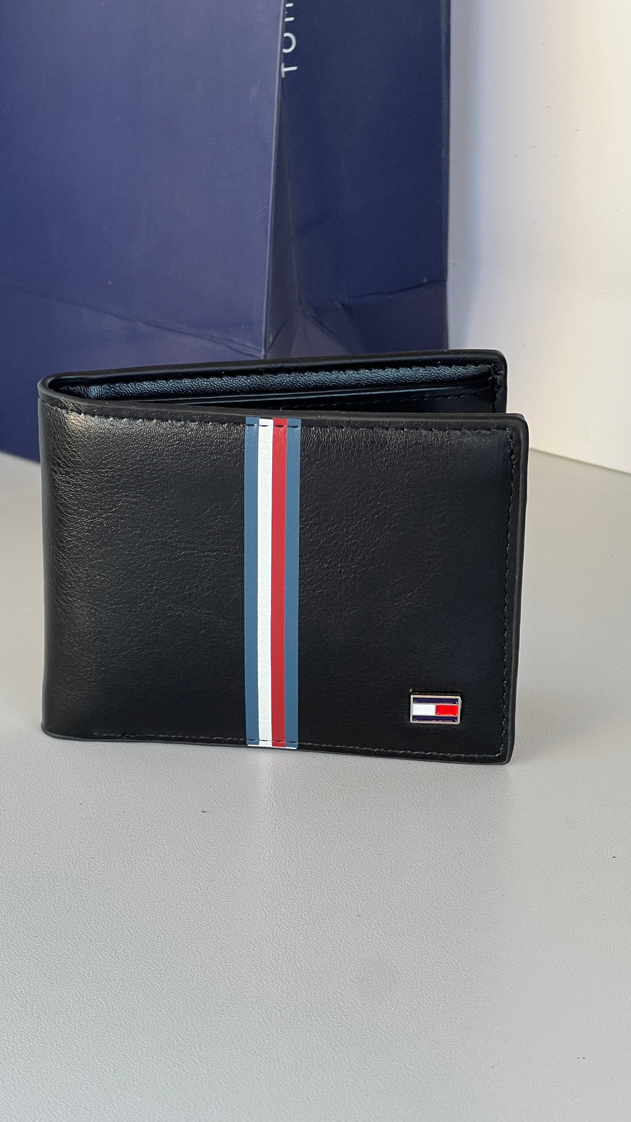 Tommy Hilfiger Leather Bifold Wallet – Premium Gift Packaging Included