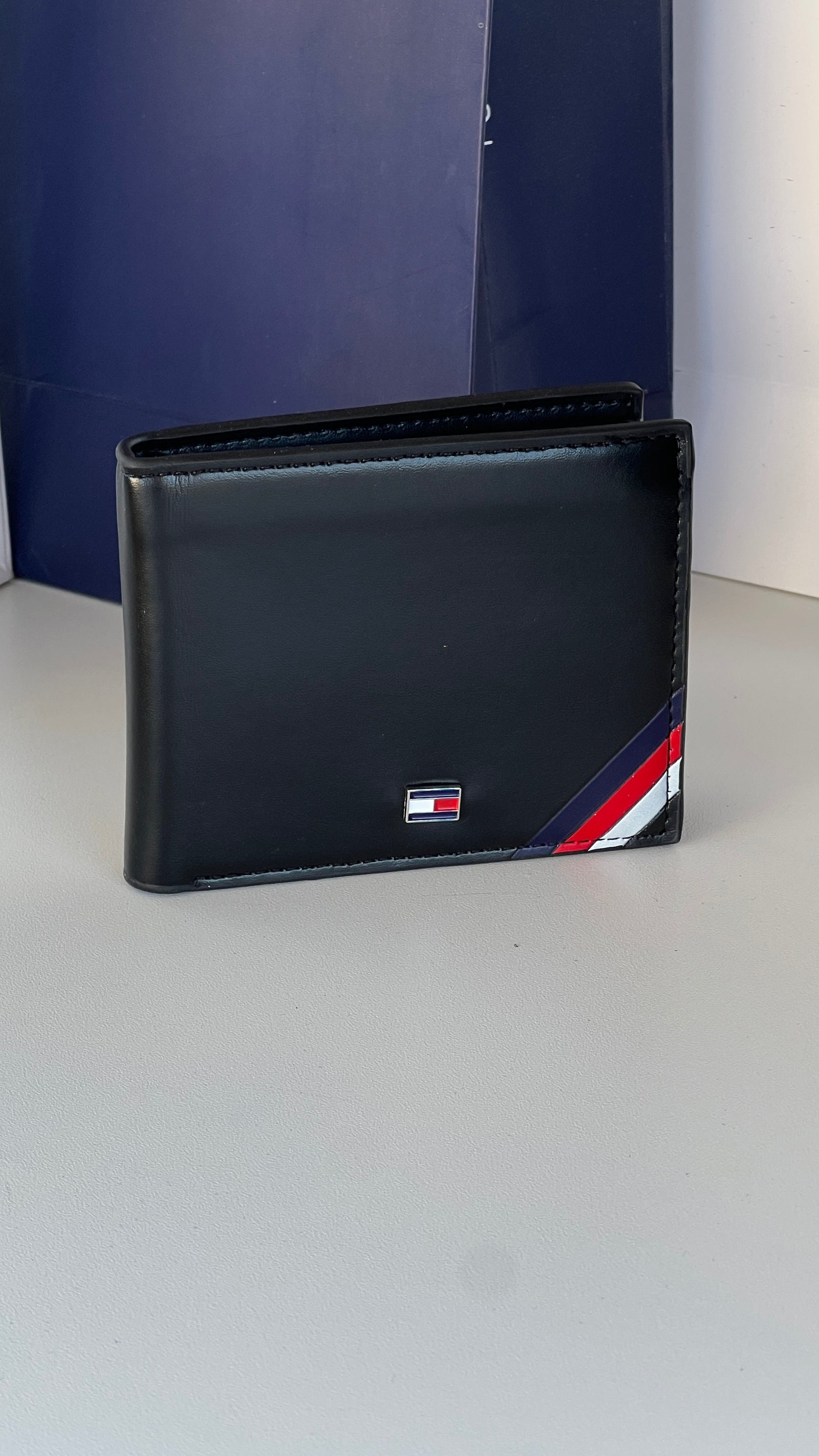 Tommy Hilfiger Leather Bifold Wallet – Premium Gift Packaging Included