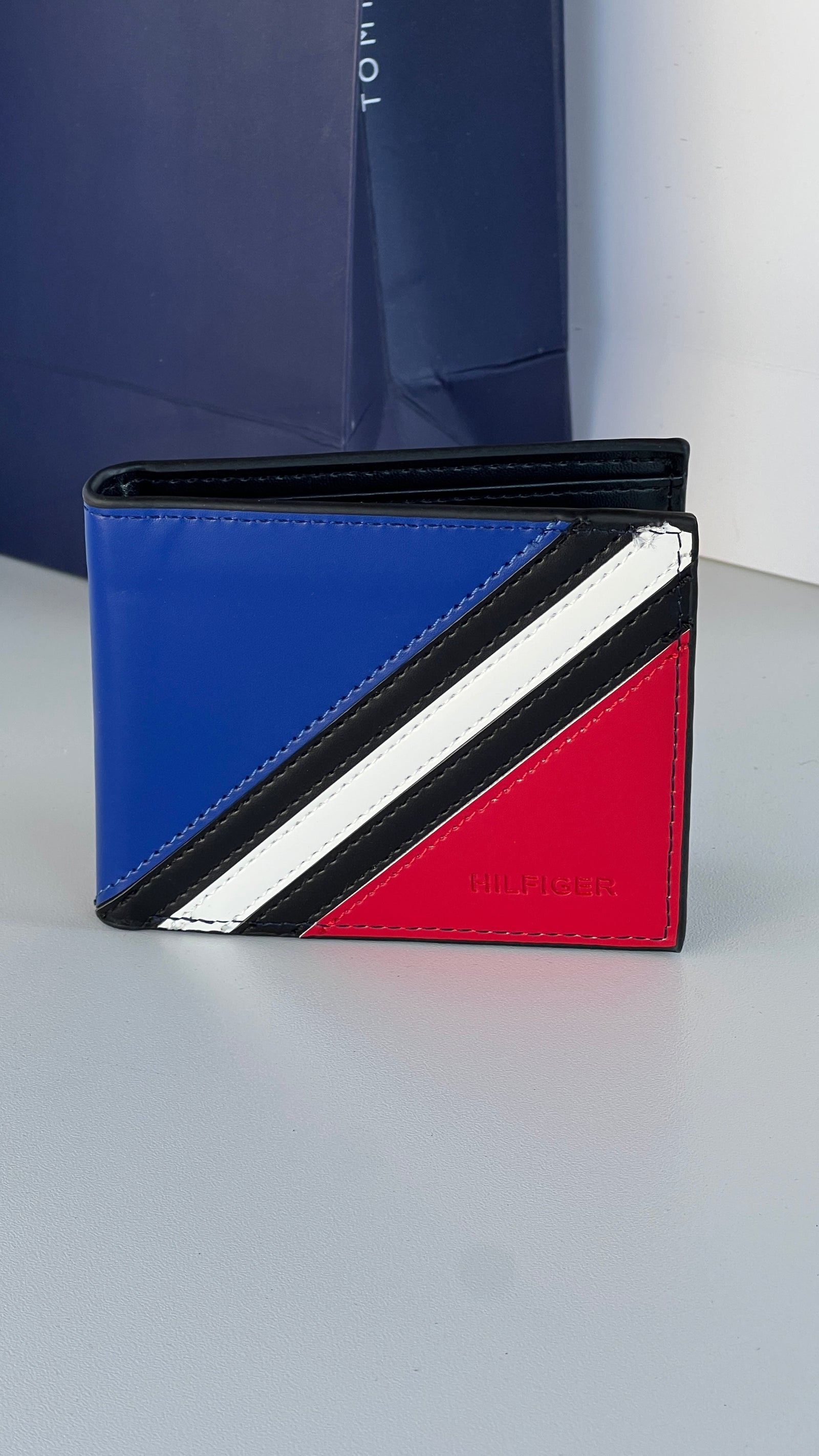 Tommy Hilfiger Leather Bifold Wallet – Premium Gift Packaging Included