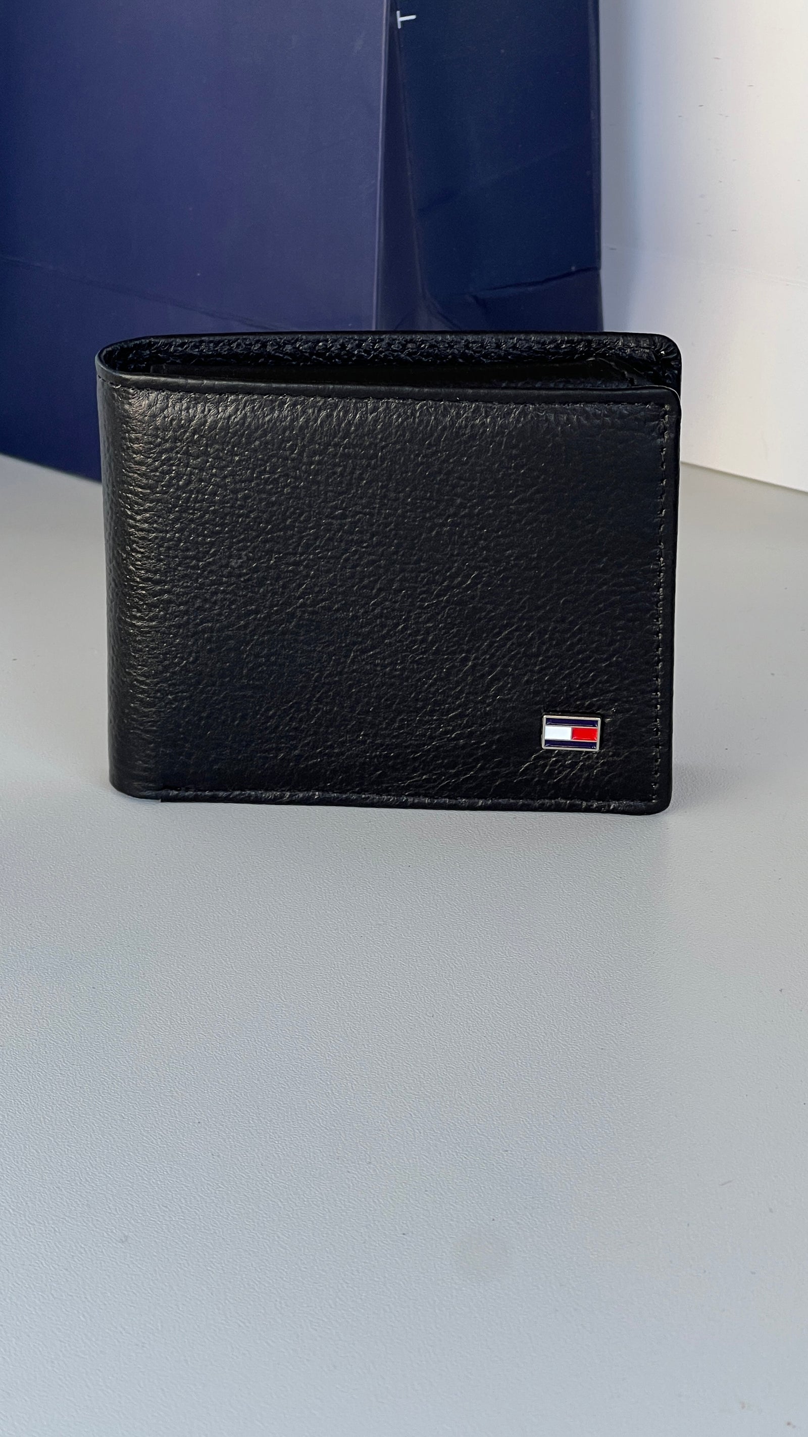 Tommy Hilfiger Leather Bifold Wallet – Premium Gift Packaging Included