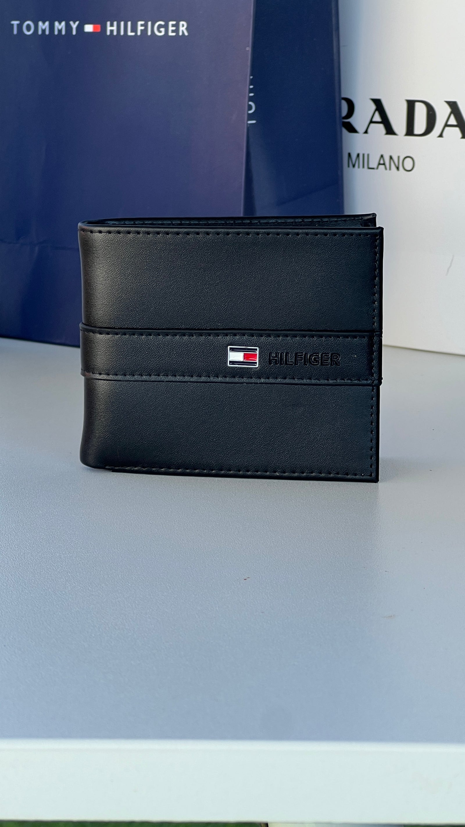 Tommy Hilfiger Leather bifold Wallet – Premium Gift Packaging Included