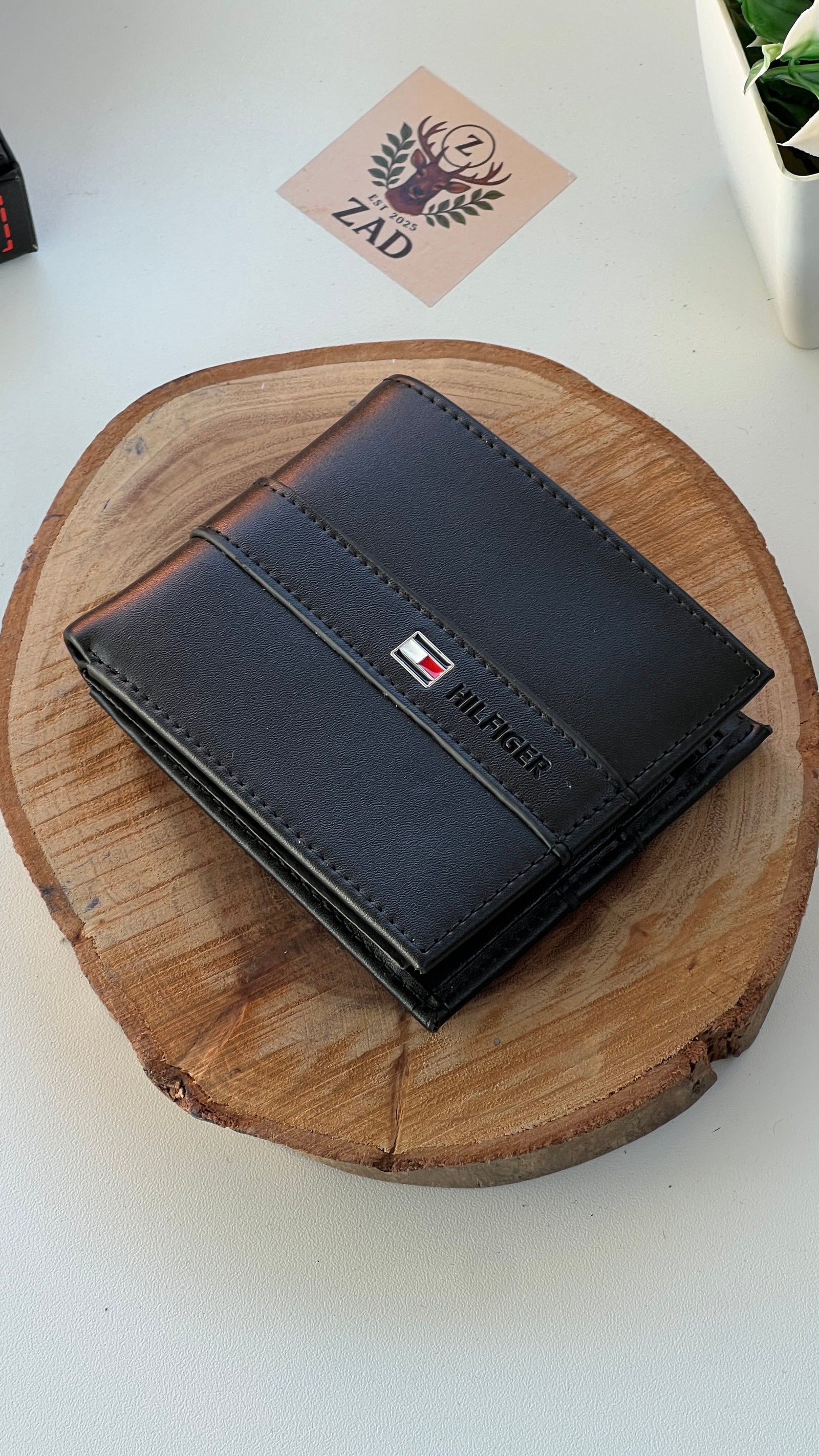 Tommy Hilfiger Leather bifold Wallet – Premium Gift Packaging Included