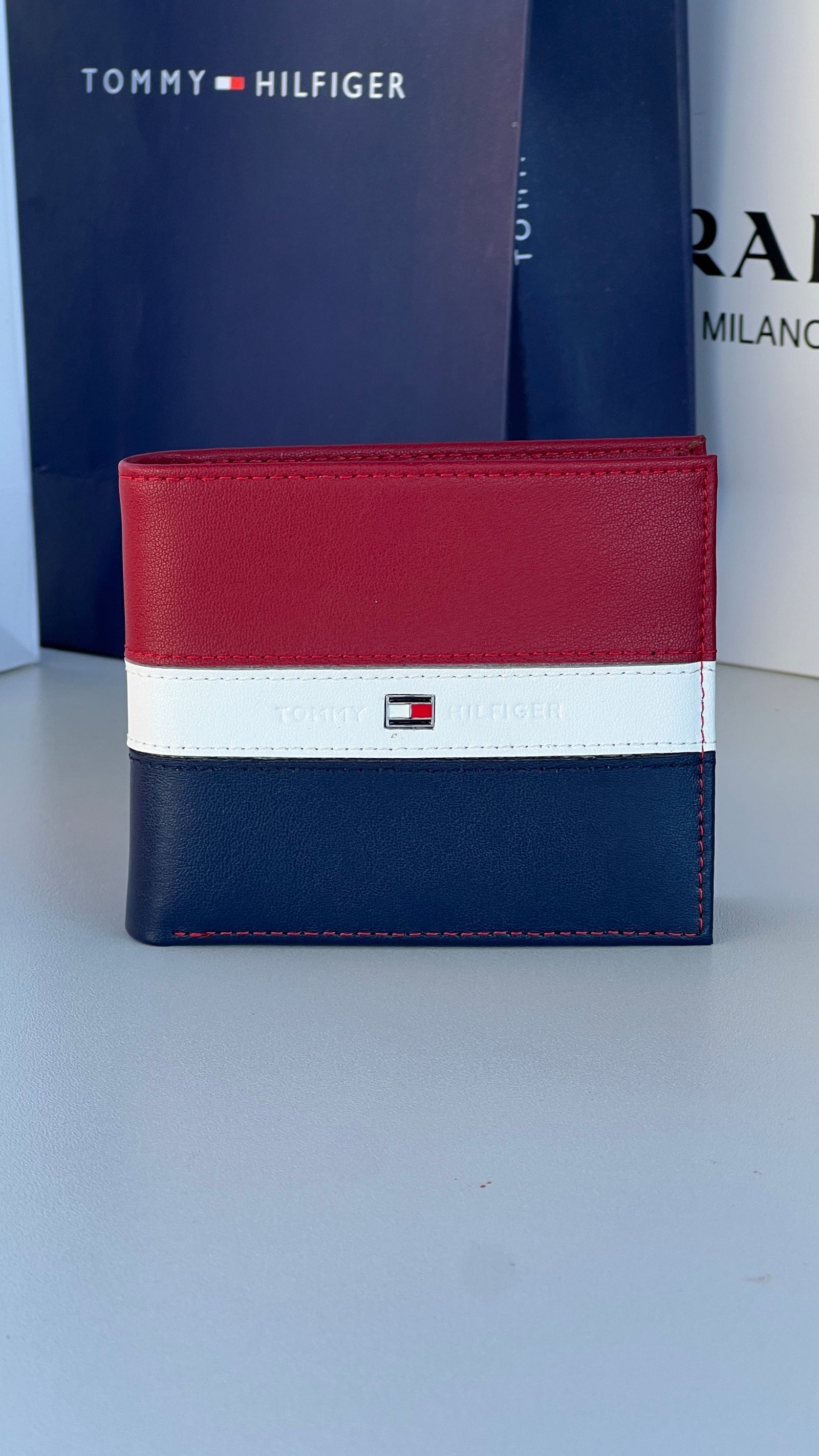 Tommy Hilfiger Leather bifold Wallet – Premium Gift Packaging Included