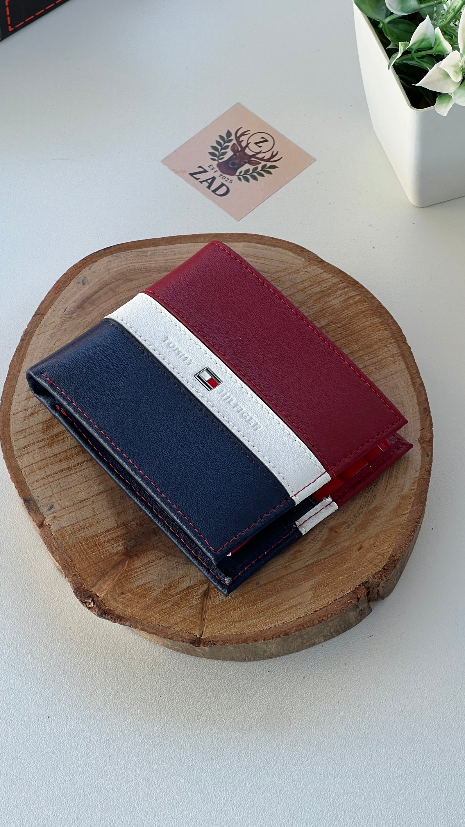 Tommy Hilfiger Leather bifold Wallet – Premium Gift Packaging Included