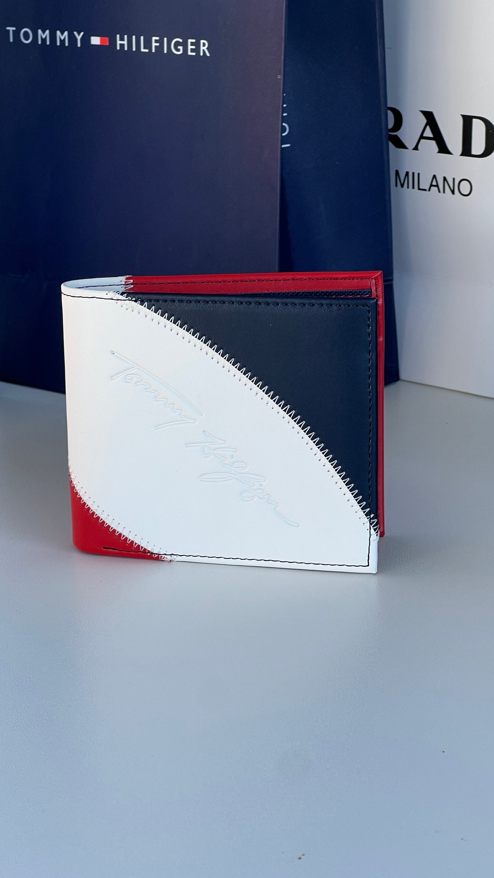 Tommy Hilfiger Leather bifold Wallet – Premium Gift Packaging Included