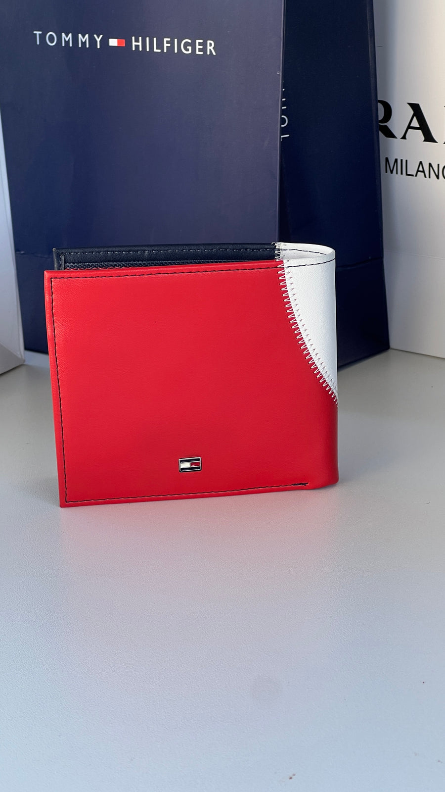 Tommy Hilfiger Leather bifold Wallet – Premium Gift Packaging Included