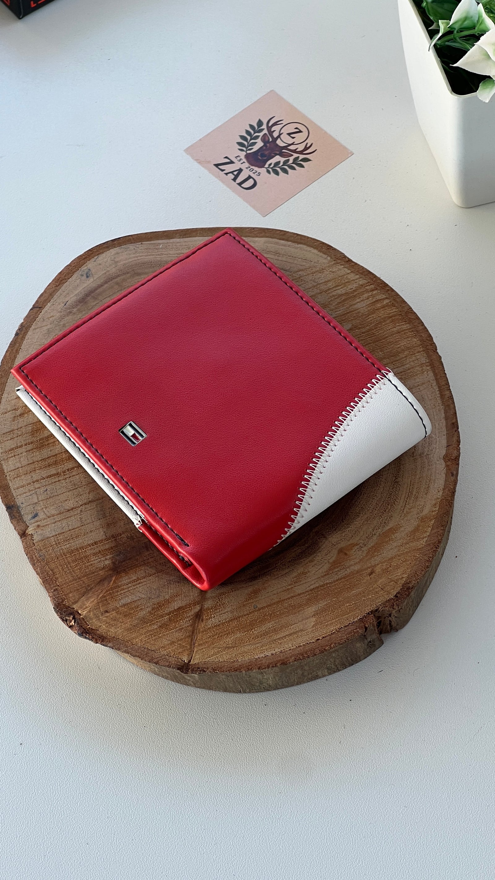 Tommy Hilfiger Leather bifold Wallet – Premium Gift Packaging Included