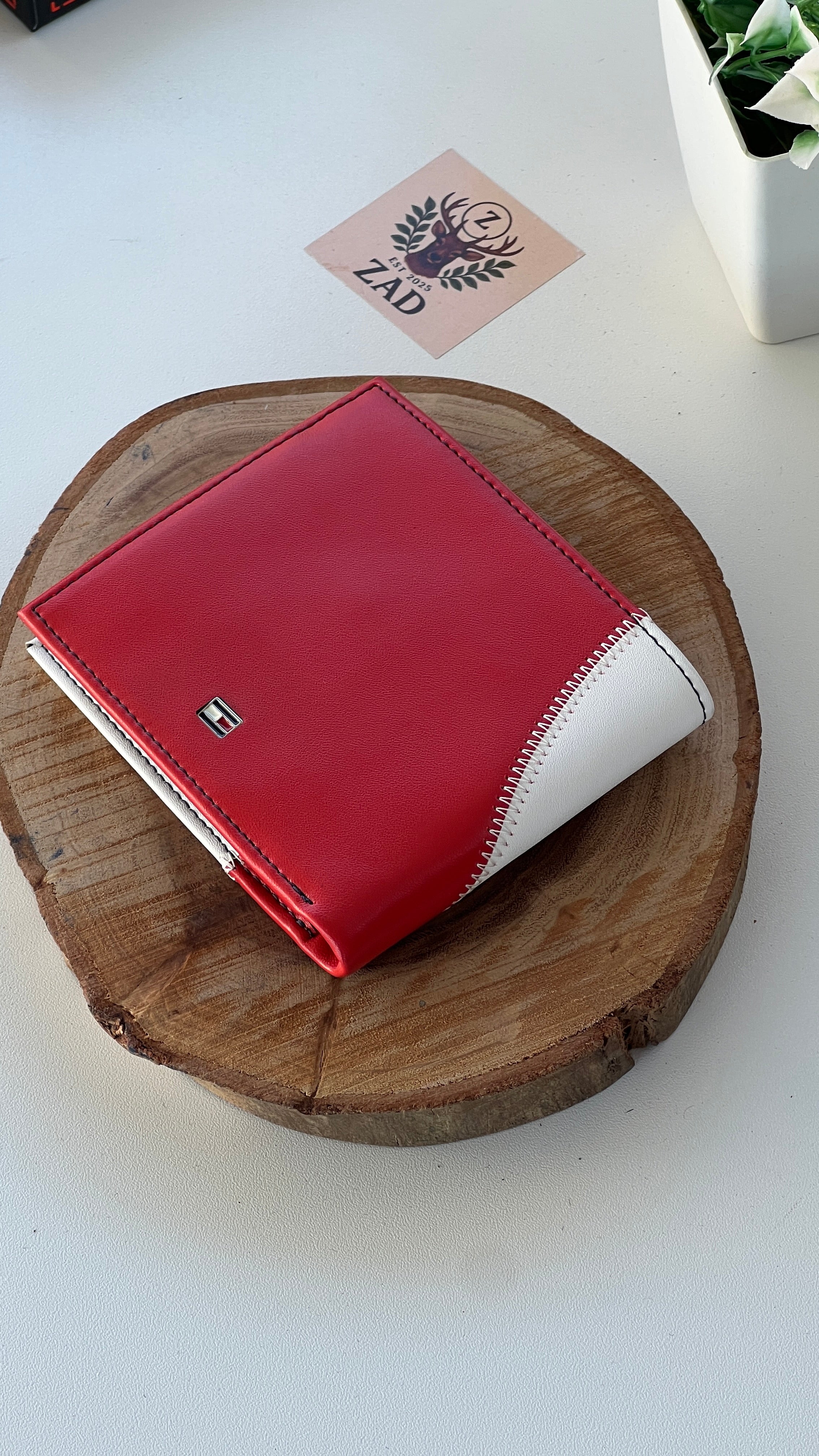 Tommy Hilfiger Leather bifold Wallet – Premium Gift Packaging Included