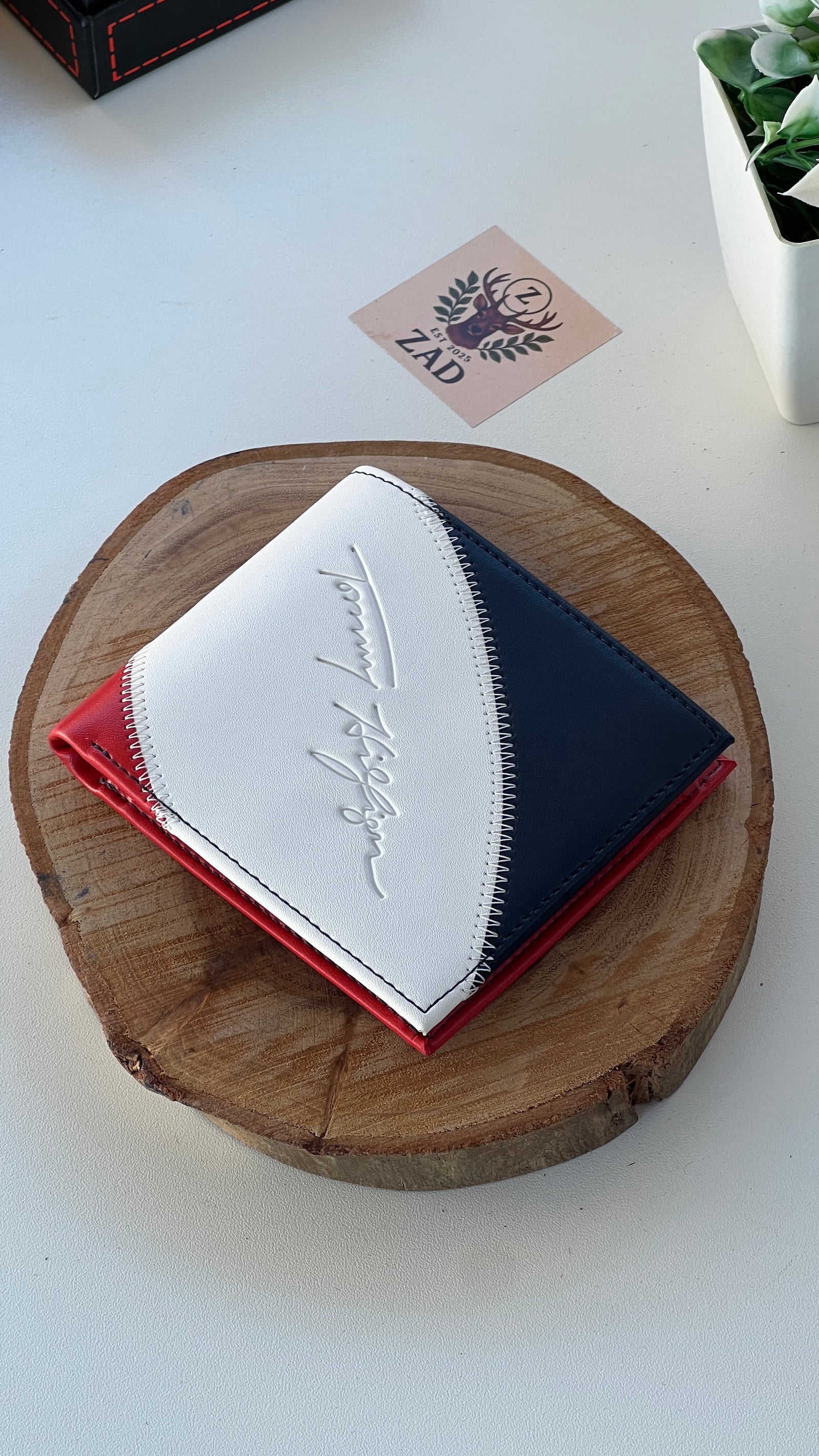 Tommy Hilfiger Leather bifold Wallet – Premium Gift Packaging Included