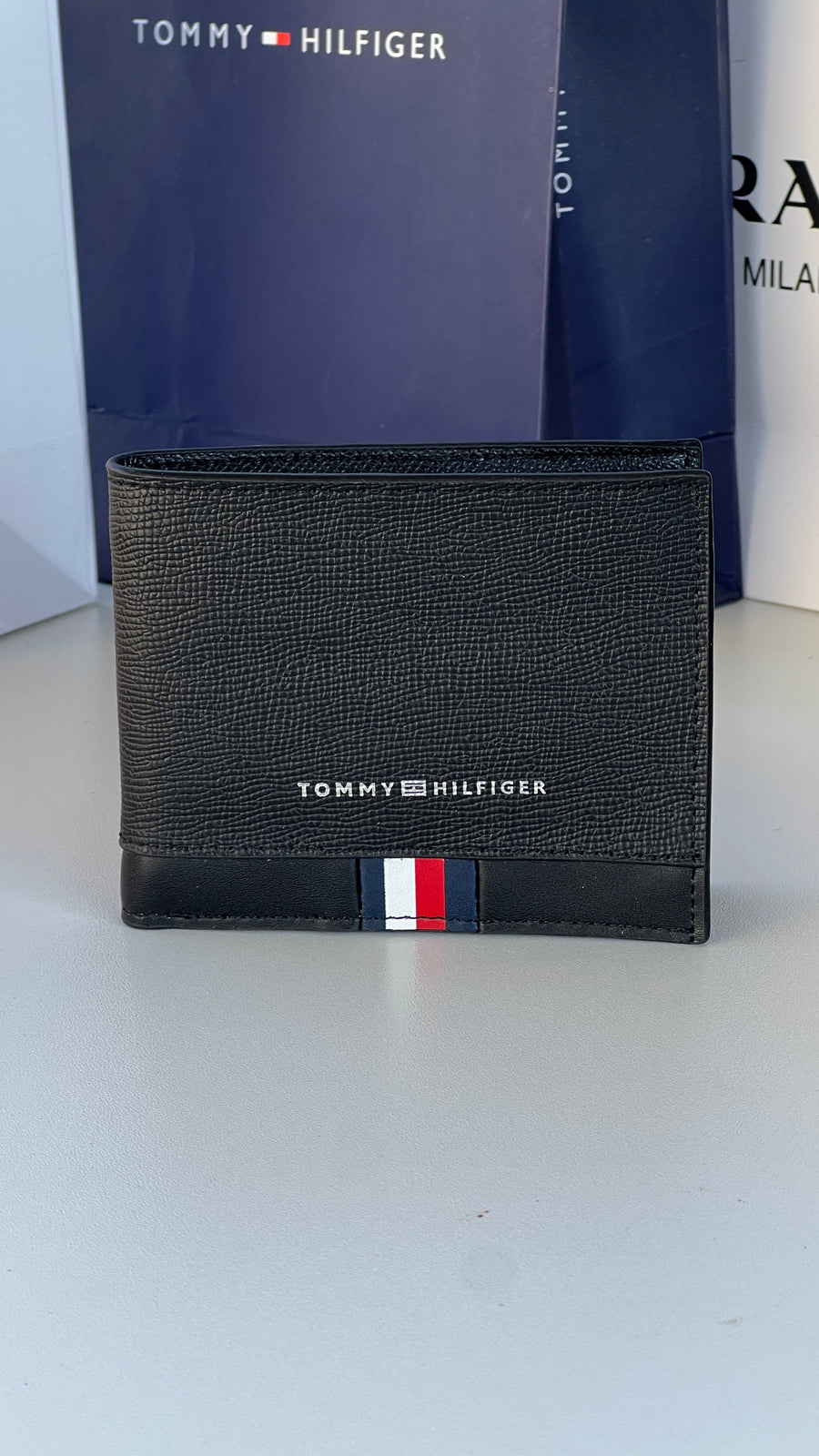 Tommy Hilfiger Leather bifold Wallet – Premium Gift Packaging Included