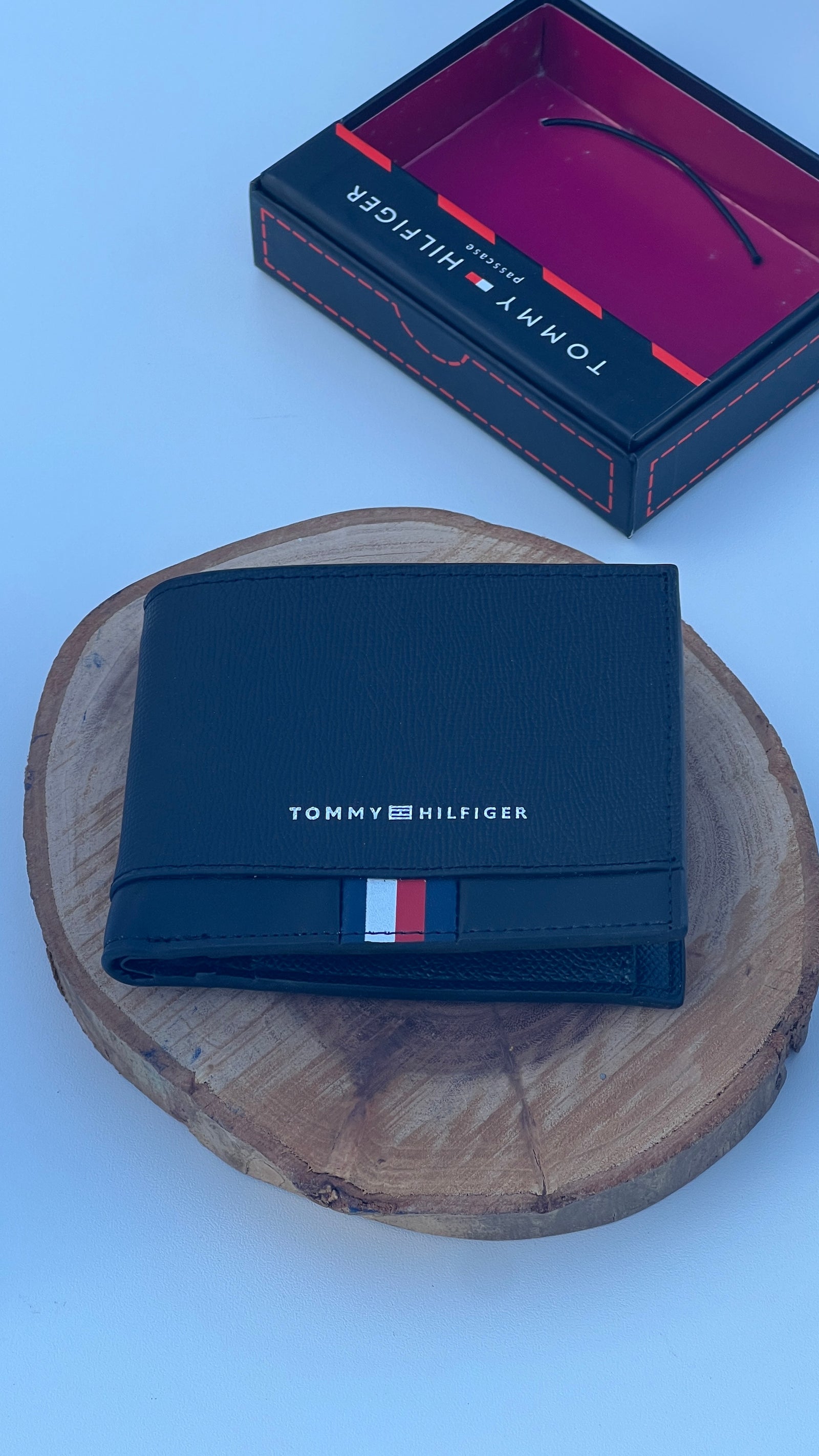 Tommy Hilfiger Leather bifold Wallet – Premium Gift Packaging Included