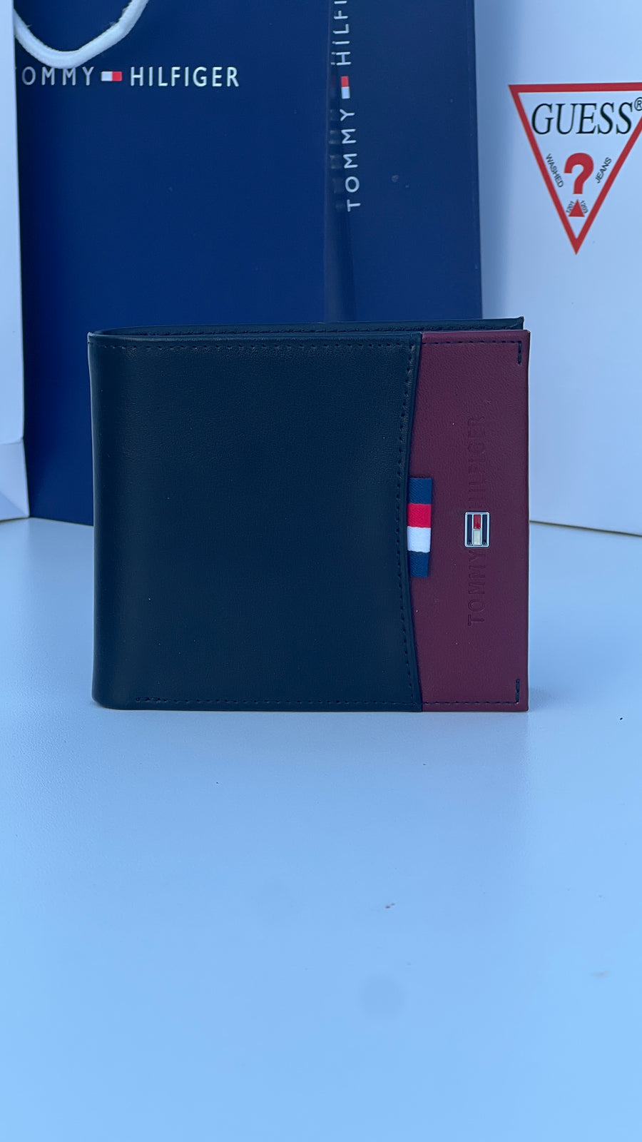 Tommy Hilfiger Leather bifold Wallet – Premium Gift Packaging Included
