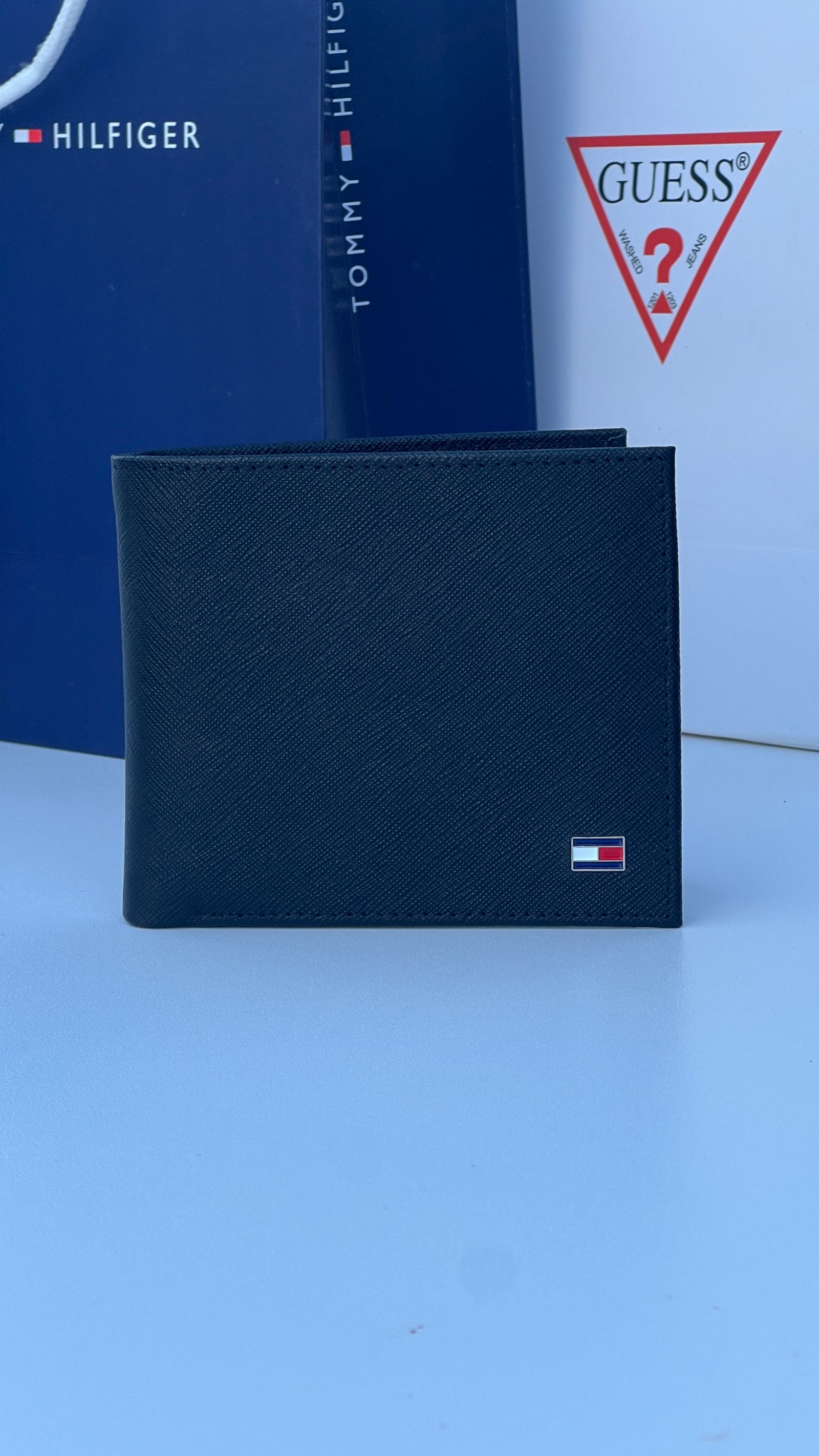 Tommy Hilfiger Leather bifold Wallet – Premium Gift Packaging Included