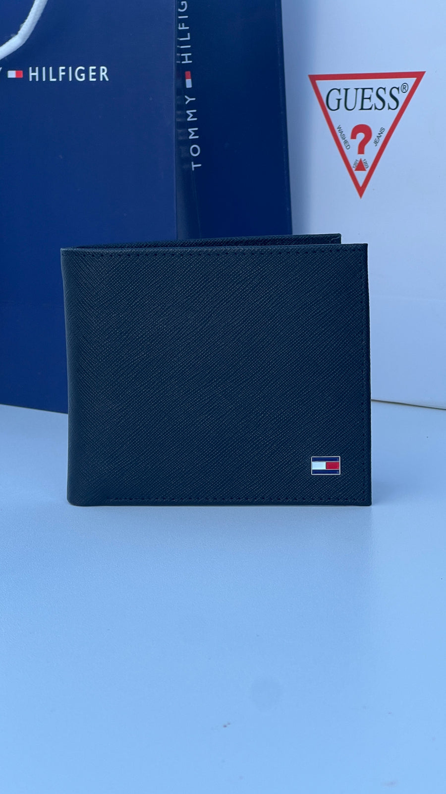 Tommy Hilfiger Leather bifold Wallet – Premium Gift Packaging Included
