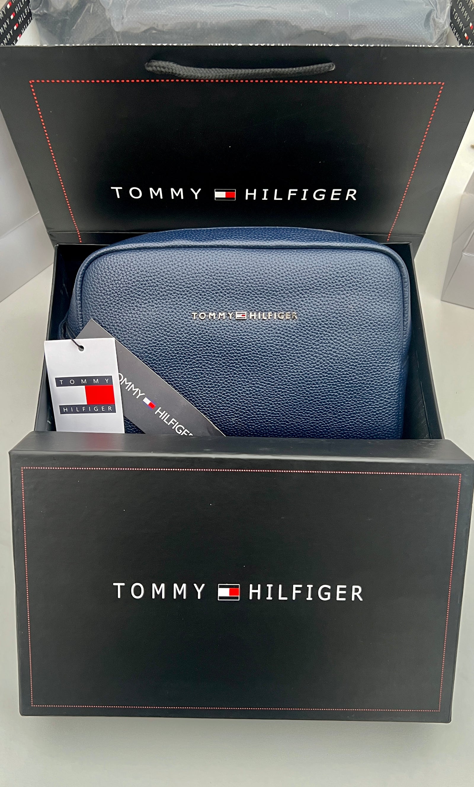 Tommy Hilfiger Leather Handbag – Premium Handbag with Gift Packaging