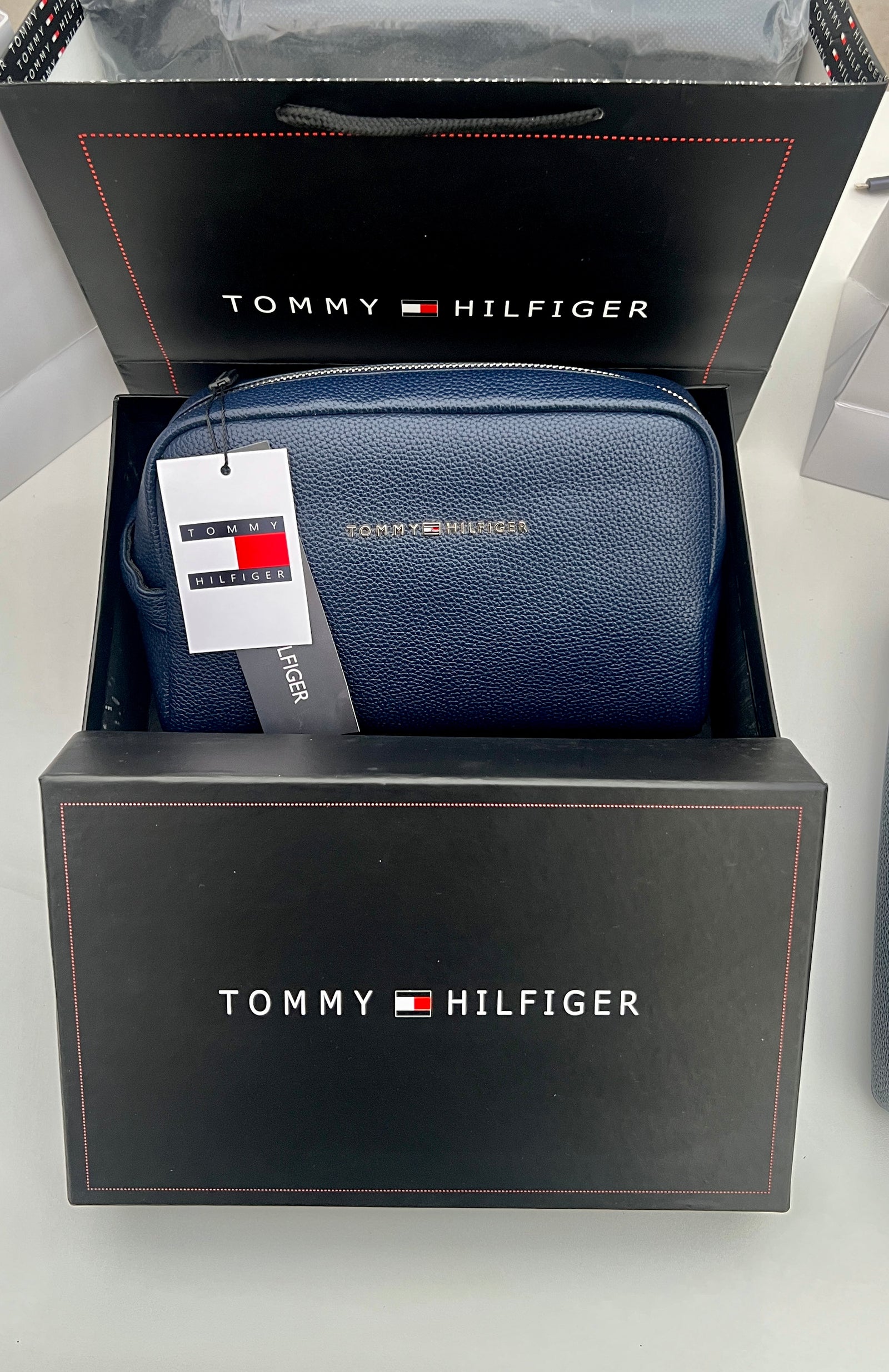 Tommy Hilfiger Leather Handbag – Premium Handbag with Gift Packaging