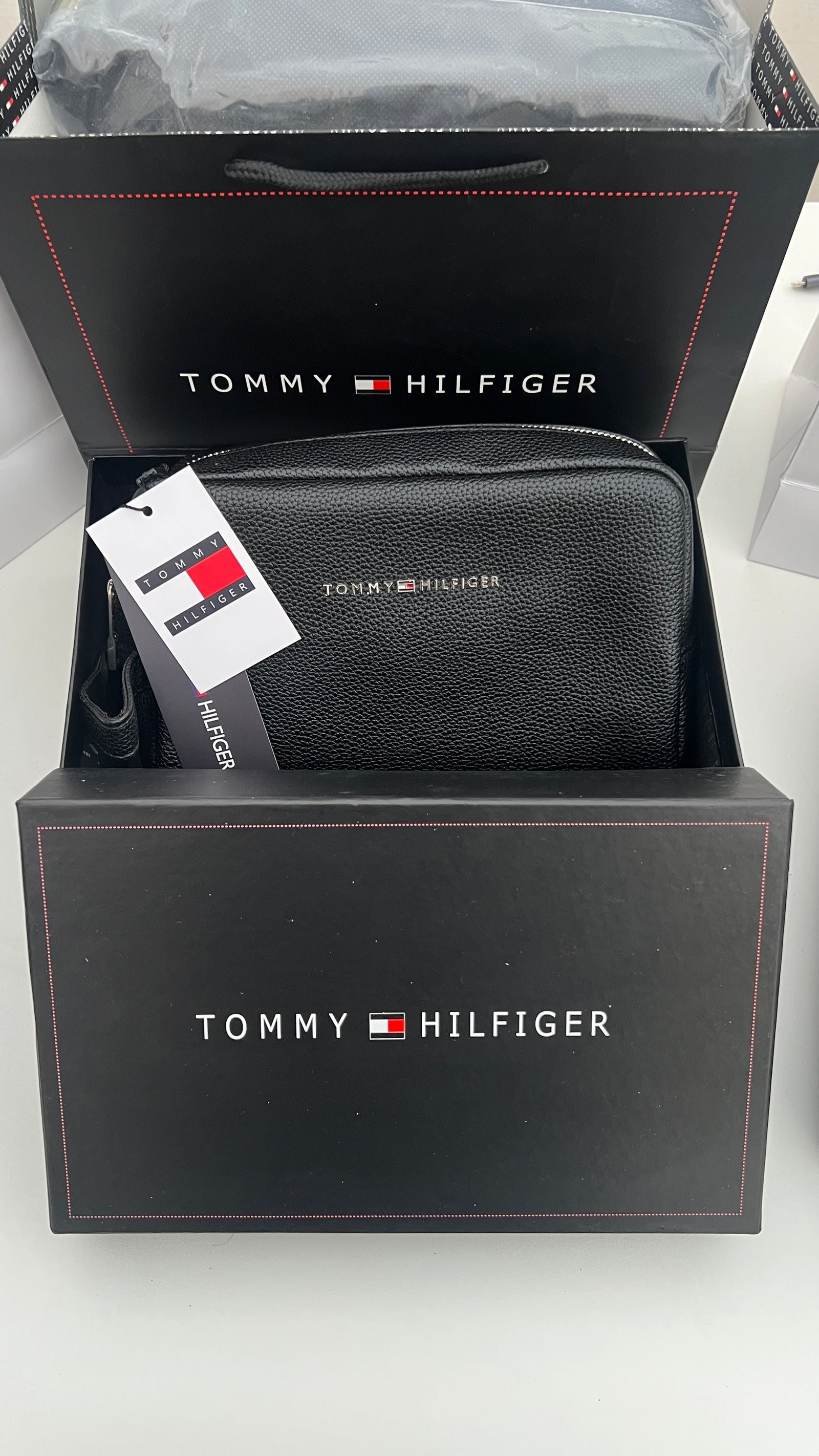 Tommy Hilfiger Leather Handbag – Premium Handbag with Gift Packaging