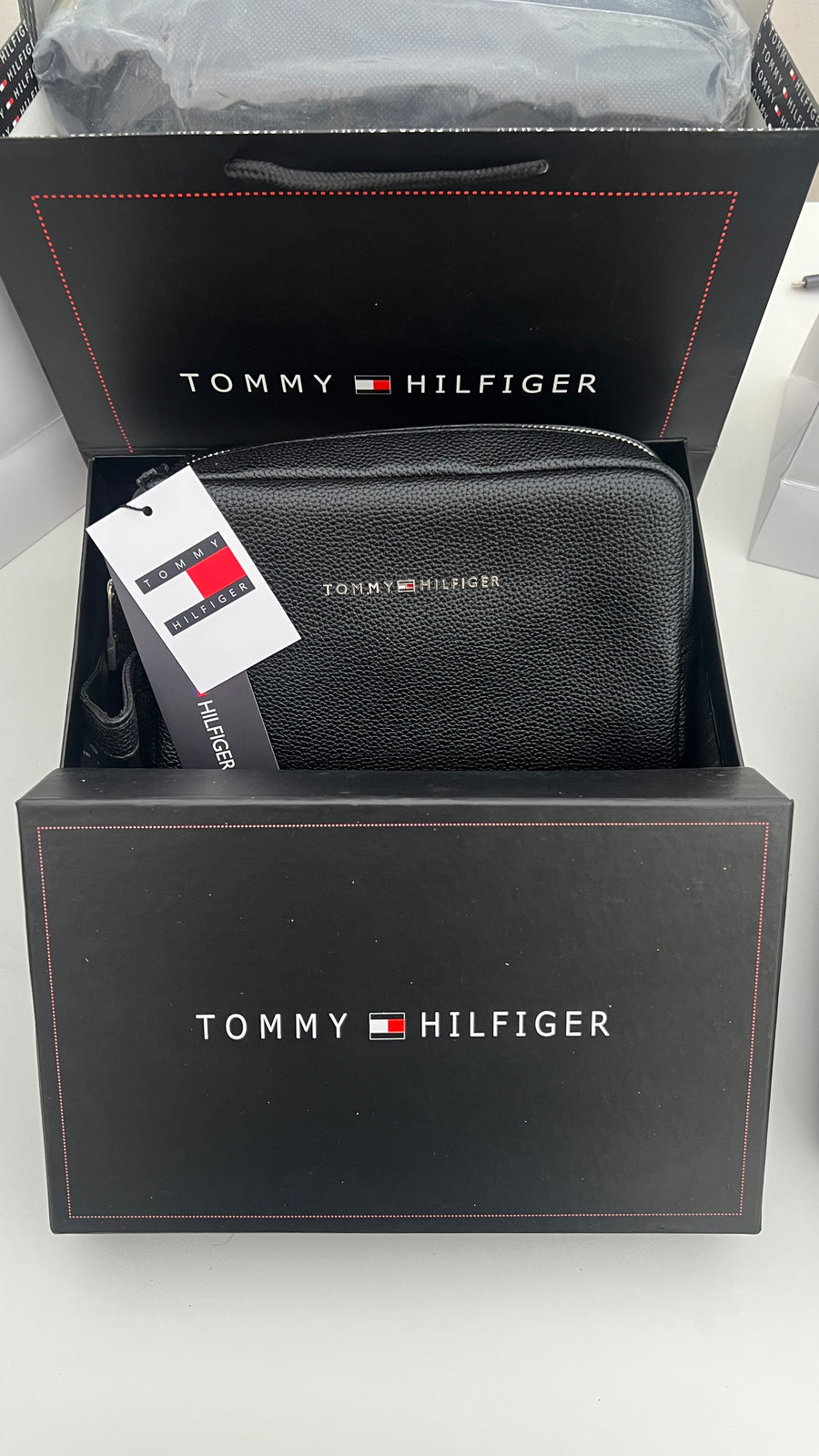 Tommy Hilfiger Leather Handbag – Premium Handbag with Gift Packaging