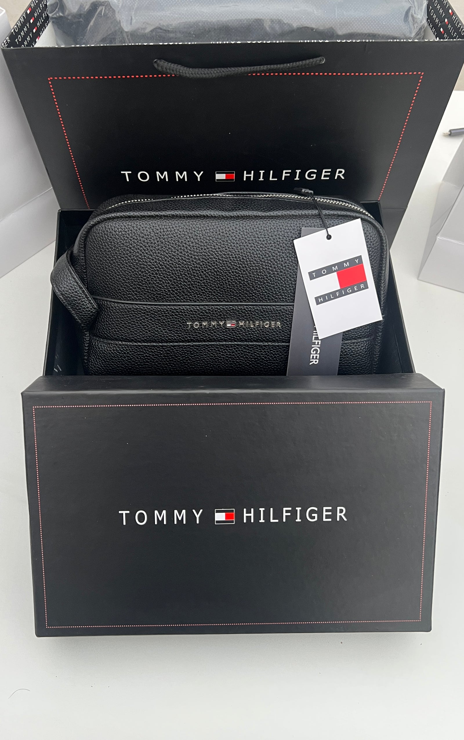 Tommy Hilfiger Leather Handbag – Premium Handbag with Gift Packaging