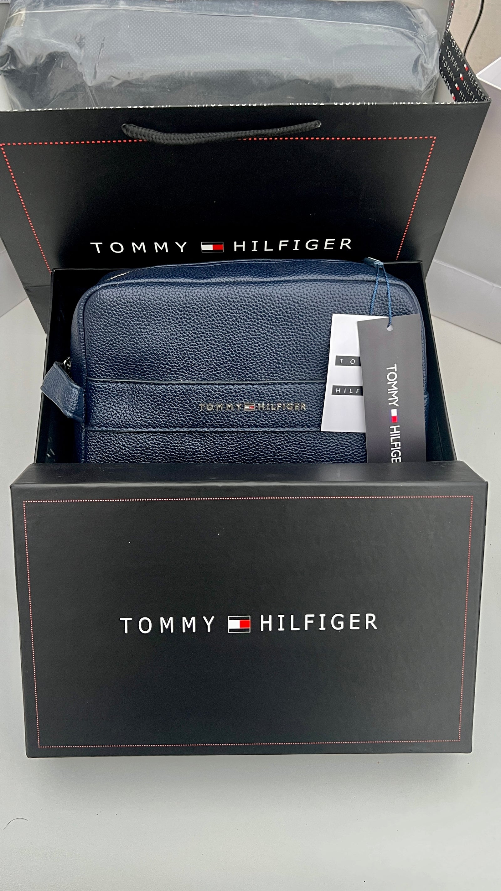 Tommy Hilfiger Leather Handbag – Premium Handbag with Gift Packaging