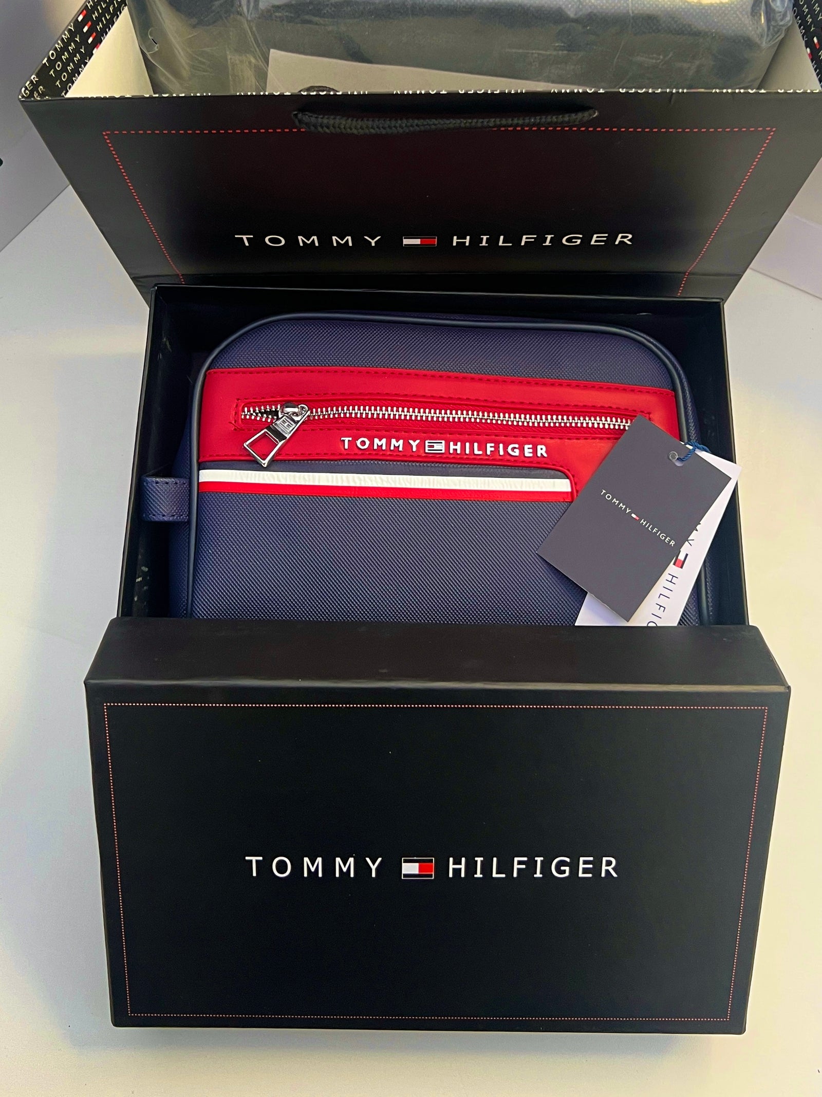 Tommy Hilfiger Leather Handbag – Premium Handbag with Gift Packaging