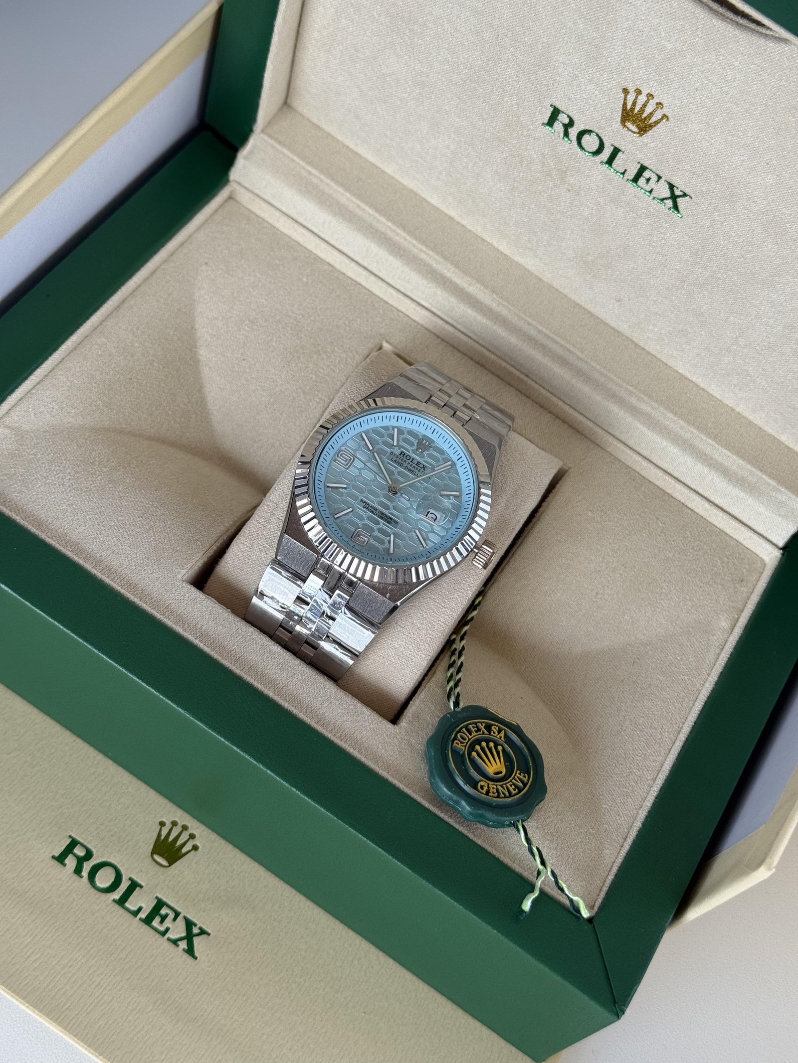 Rolex land-dweller Metal Watch – Day Date Display with Standard Gift Box Packaging