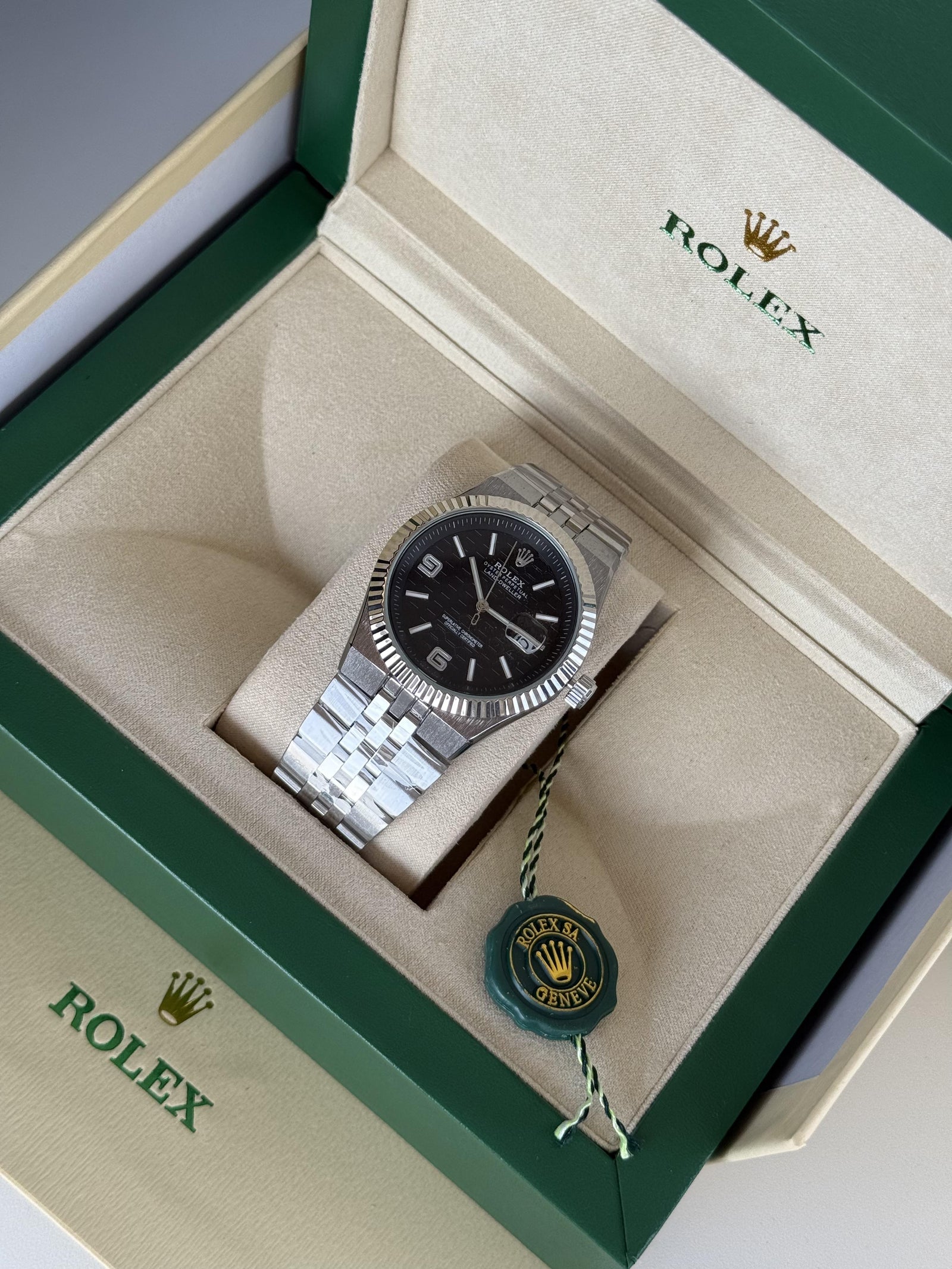 Rolex land-dweller Metal Watch – Day Date Display with Standard Gift Box Packaging