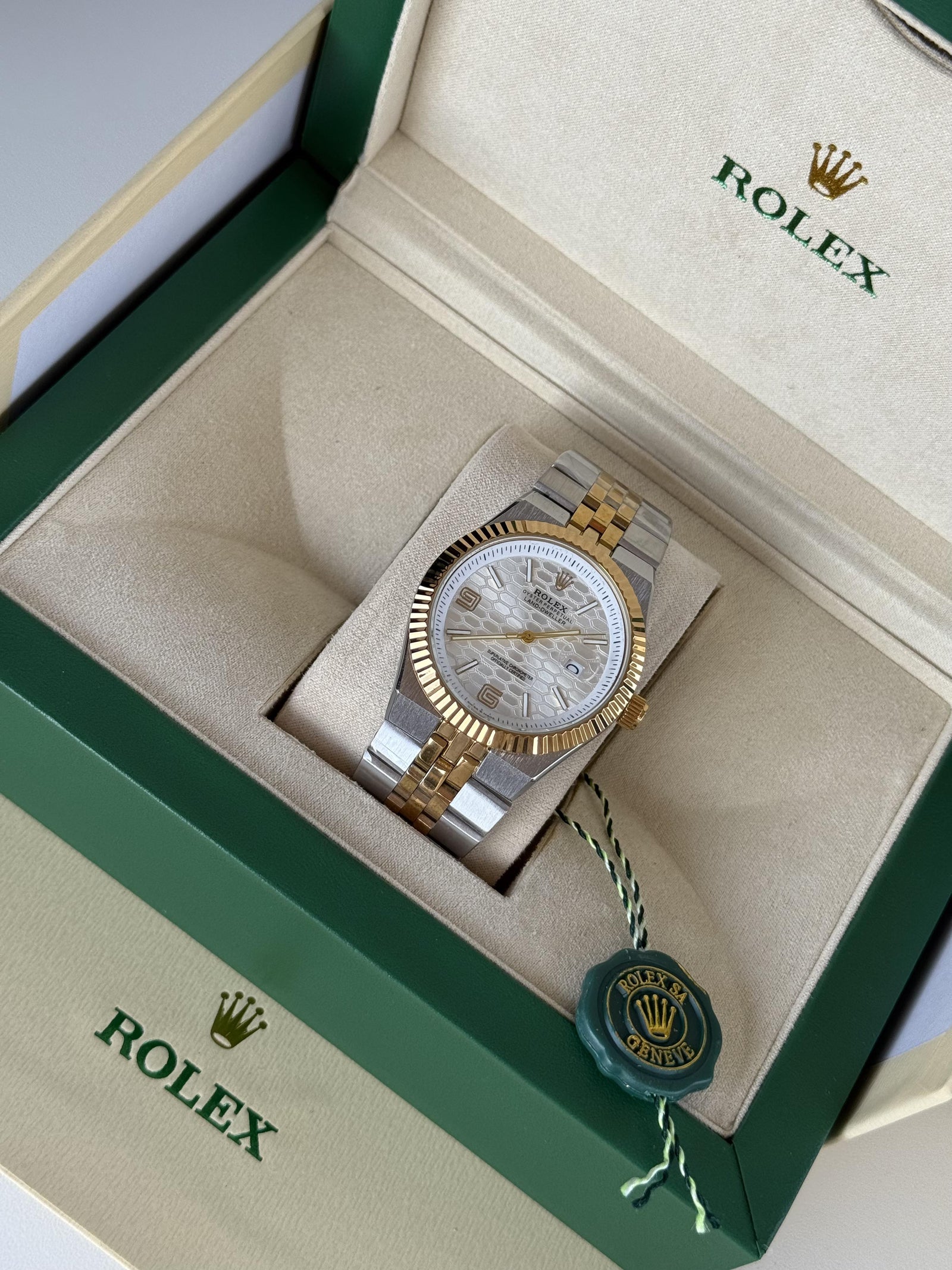 Rolex land-dweller Metal Watch – Day Date Display with Standard Gift Box Packaging