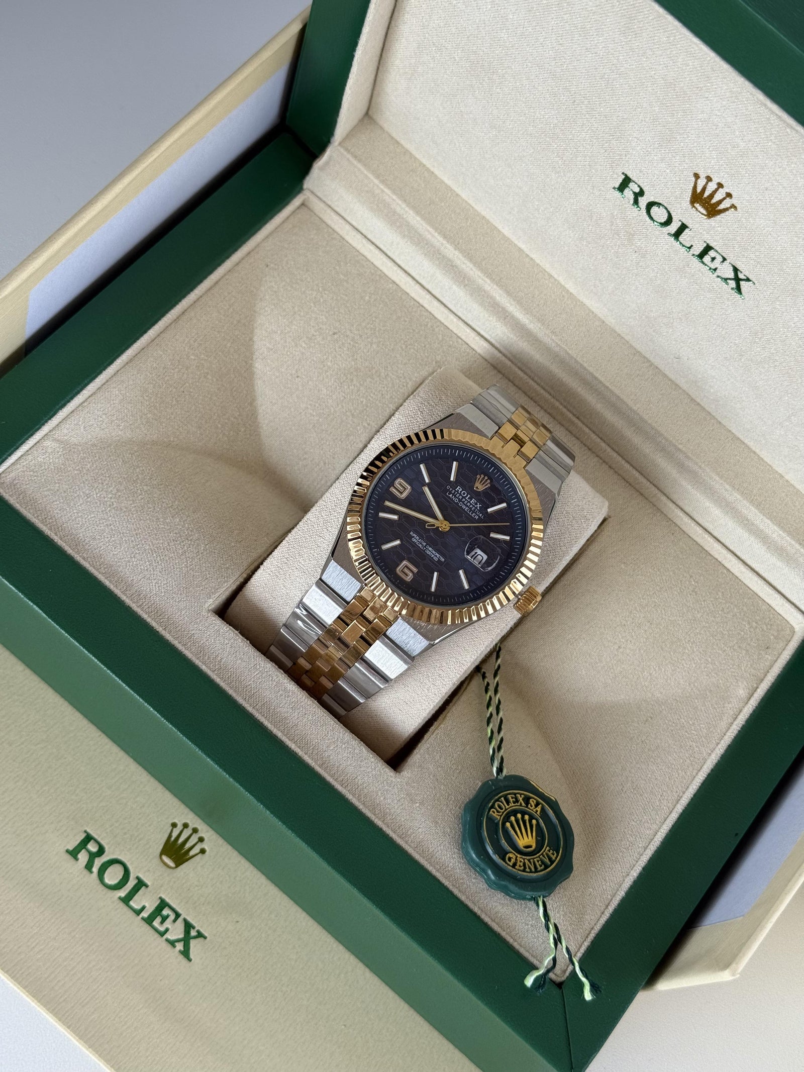 Rolex land-dweller Metal Watch – Day Date Display with Standard Gift Box Packaging