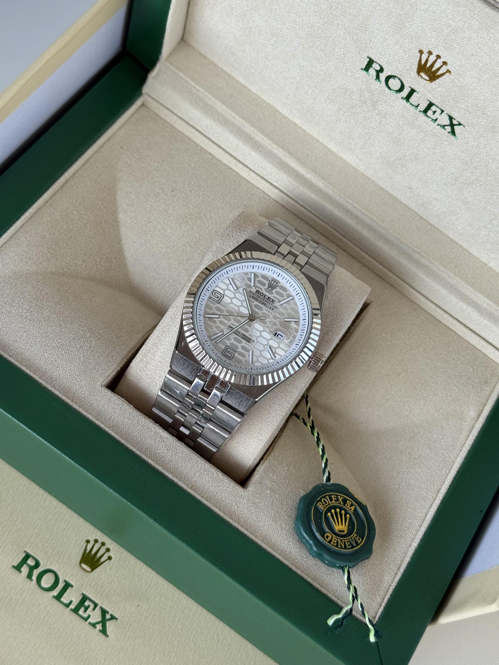 Rolex land-dweller Metal Watch – Day Date Display with Standard Gift Box Packaging