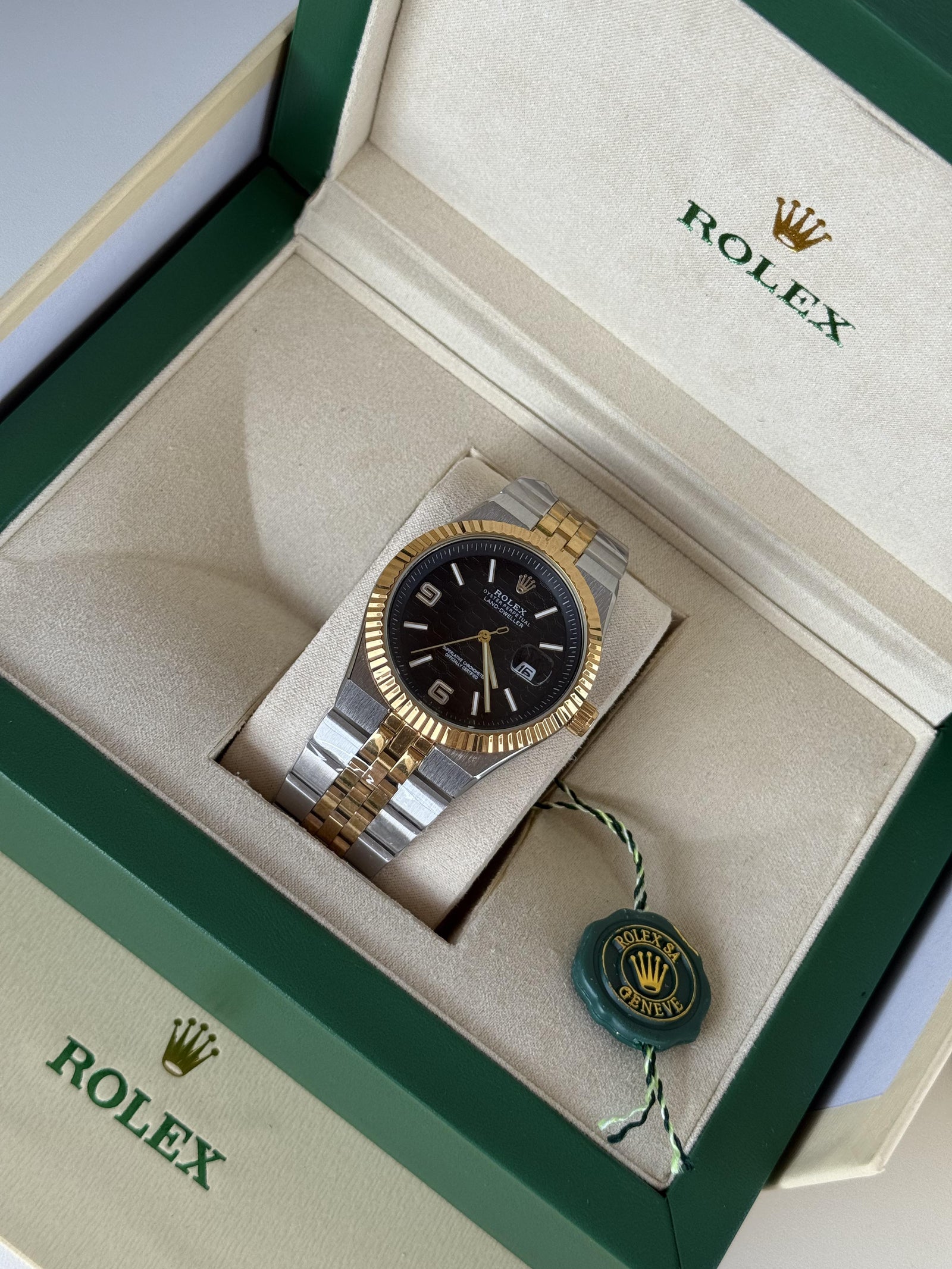 Rolex land-dweller Metal Watch – Day Date Display with Standard Gift Box Packaging