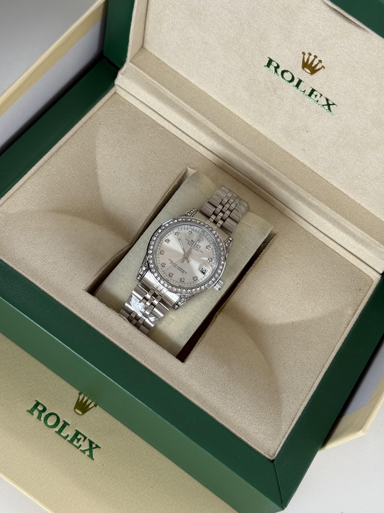 Rolex Oyster Perpetual metal Watch – with Standard Gift Box Packaging