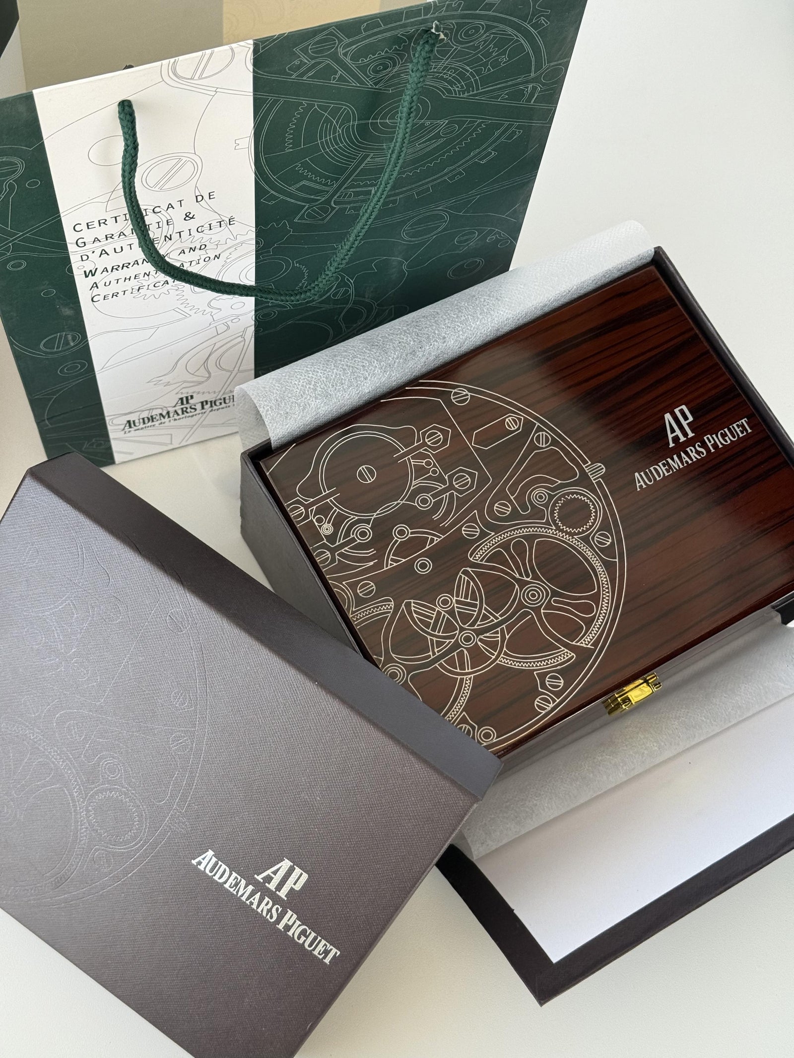 Audemars Piguet Watch Packaging Set – Premium Box with Catalogs & Shopping Bag