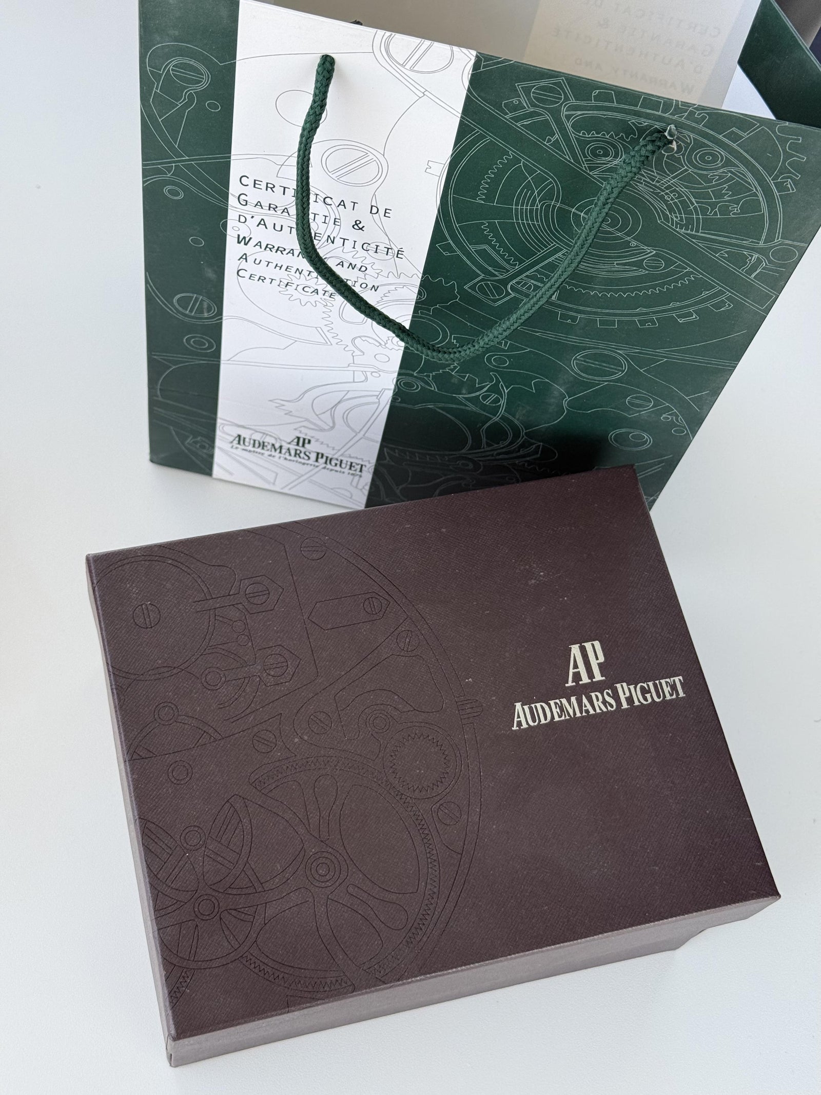 Audemars Piguet Watch Packaging Set – Premium Box with Catalogs & Shopping Bag