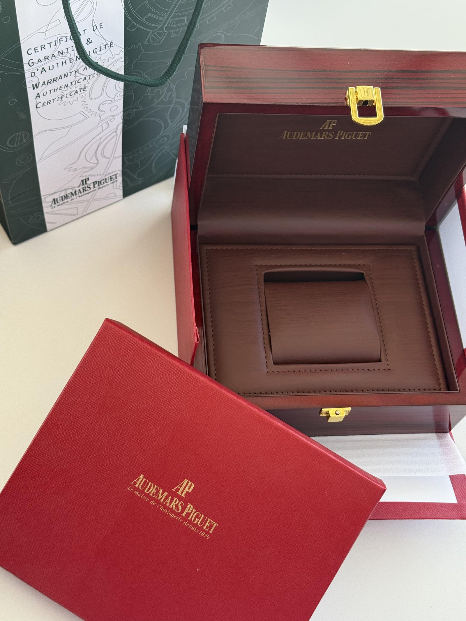 Audemars Piguet Watch Packaging Set – Premium Box with Cards, Catalogs & Shopping Bag