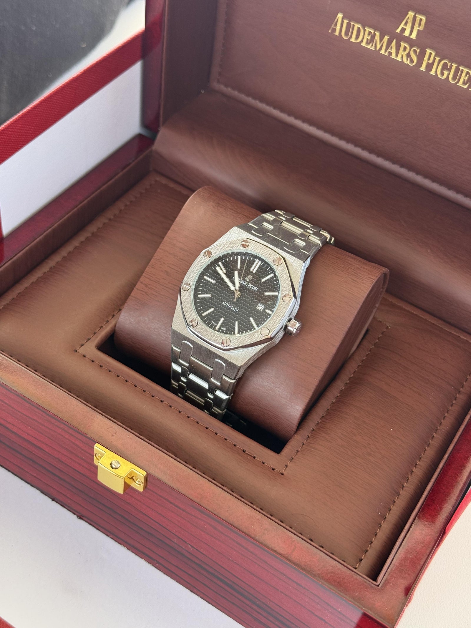 Audemars Piguet Royal Oak metal Watch – with Standard Gift Box Packaging