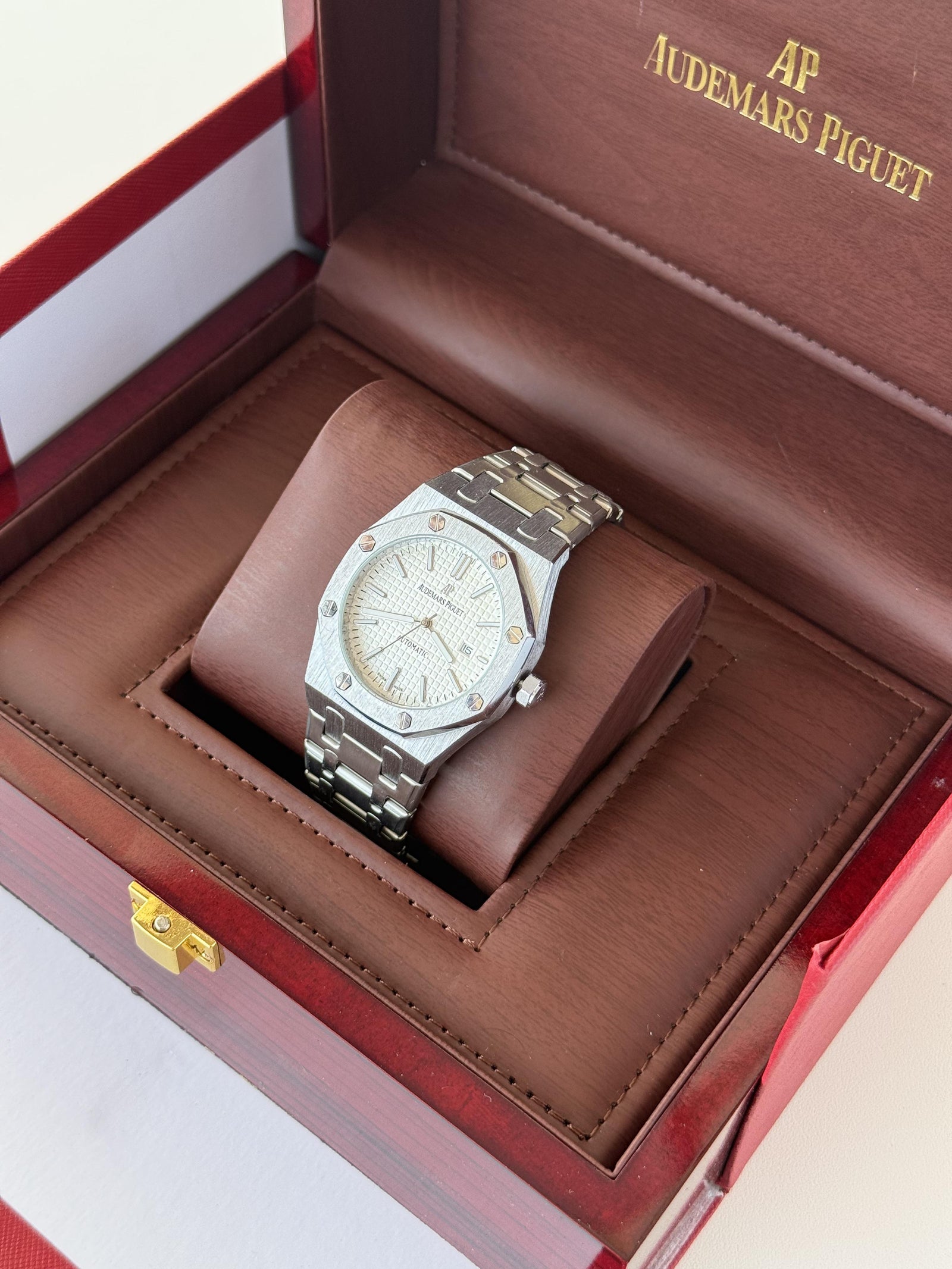 Audemars Piguet Royal Oak metal Watch – with Standard Gift Box Packaging