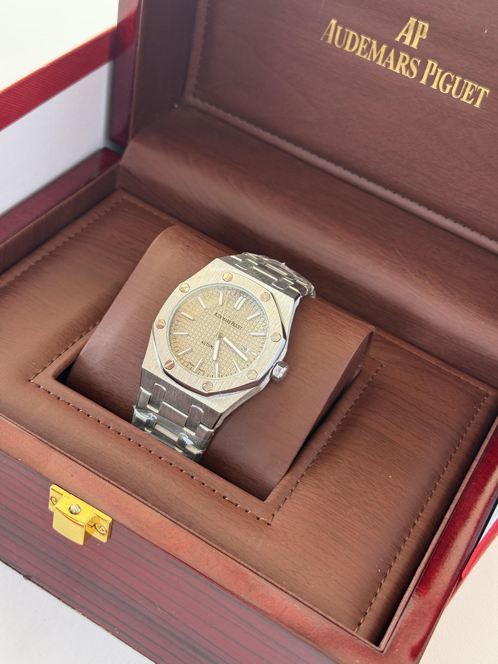 Audemars Piguet Royal Oak metal Watch – with Standard Gift Box Packaging