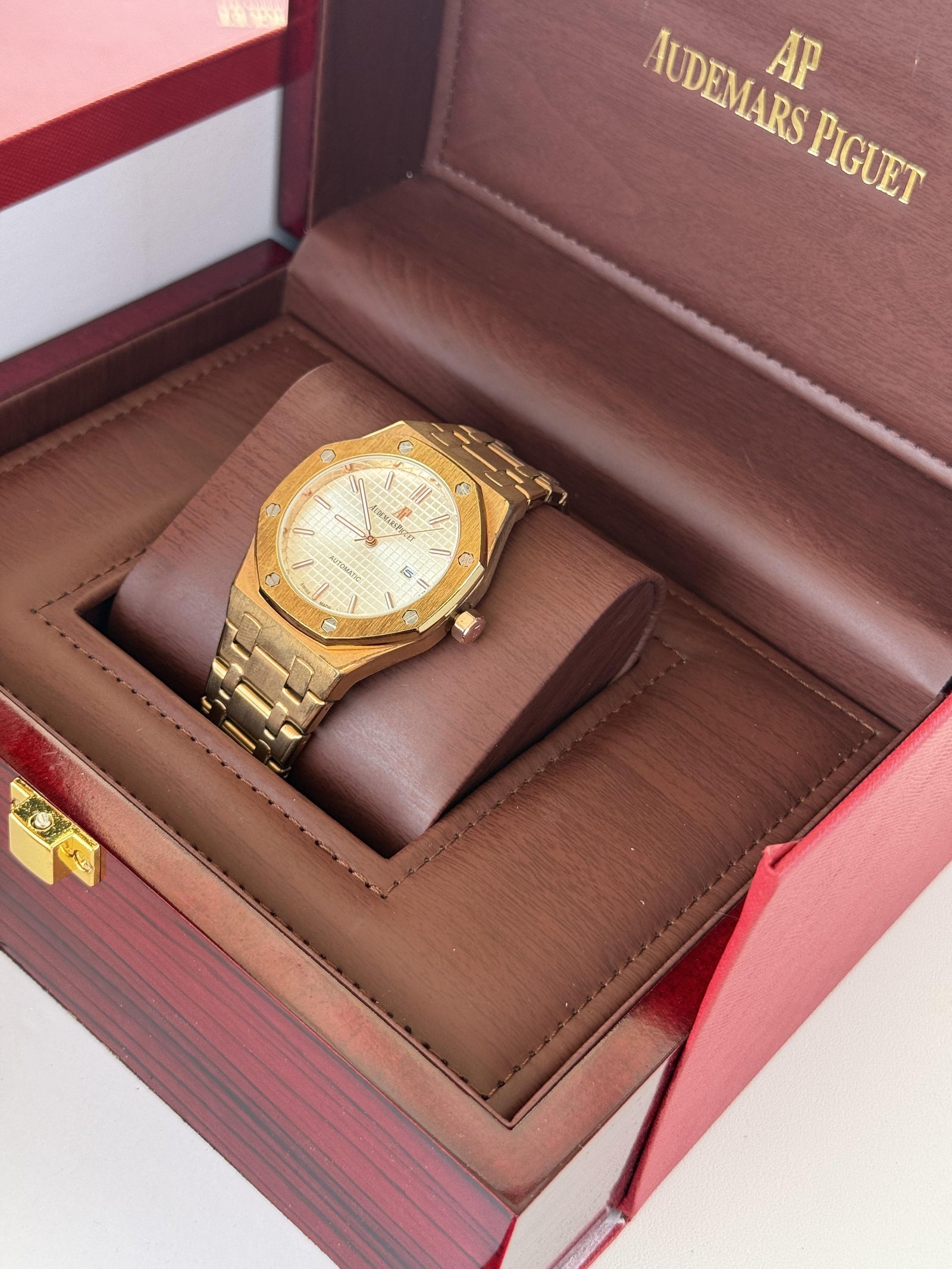 Audemars Piguet Royal Oak metal Watch – with Standard Gift Box Packaging